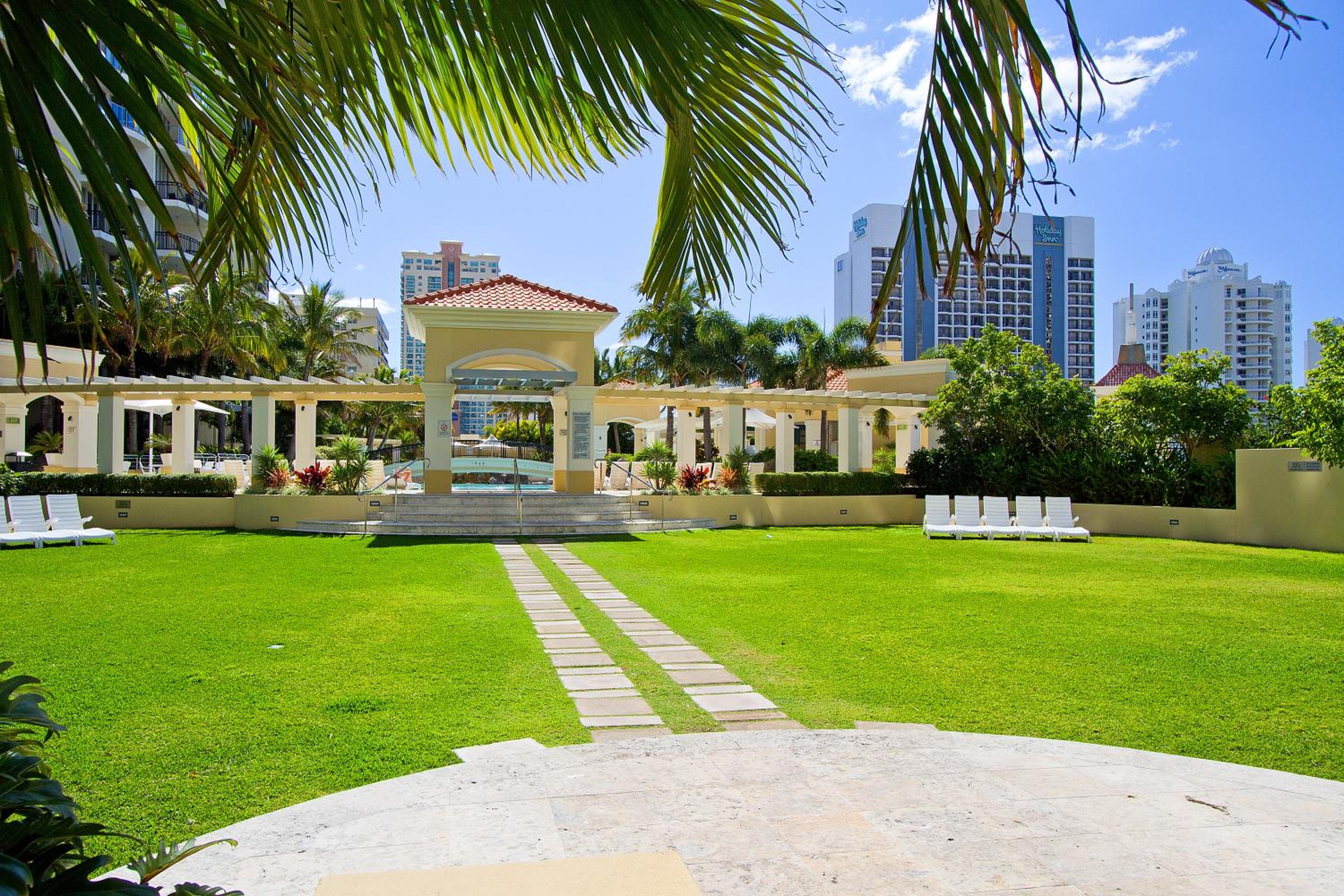 Chevron Renaissance 3 Bedroom Executive Sub Penthouse in Surfers Paradise - Q Stay