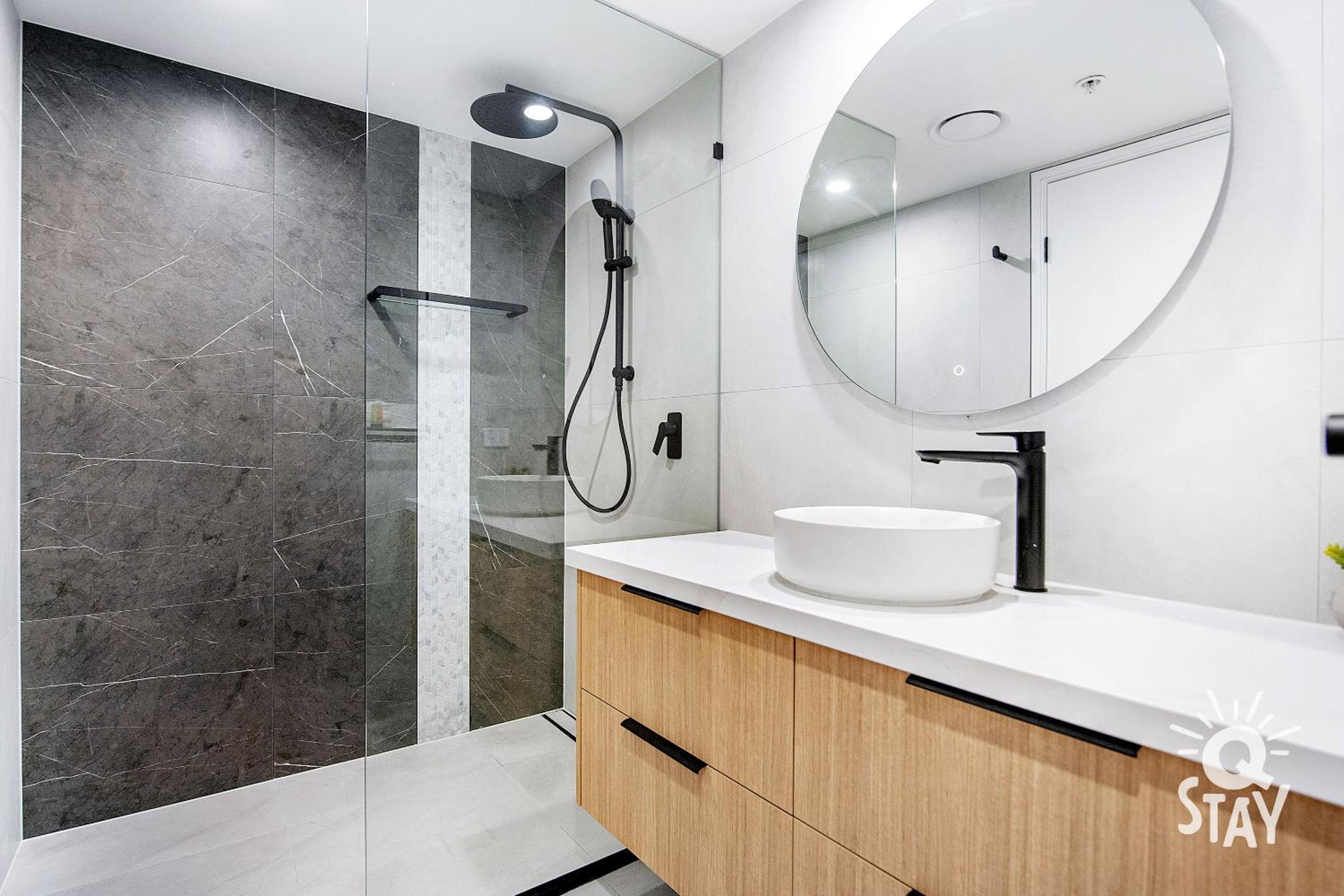 Chevron Renaissance - 3 Bedroom Apartments - Q Stay