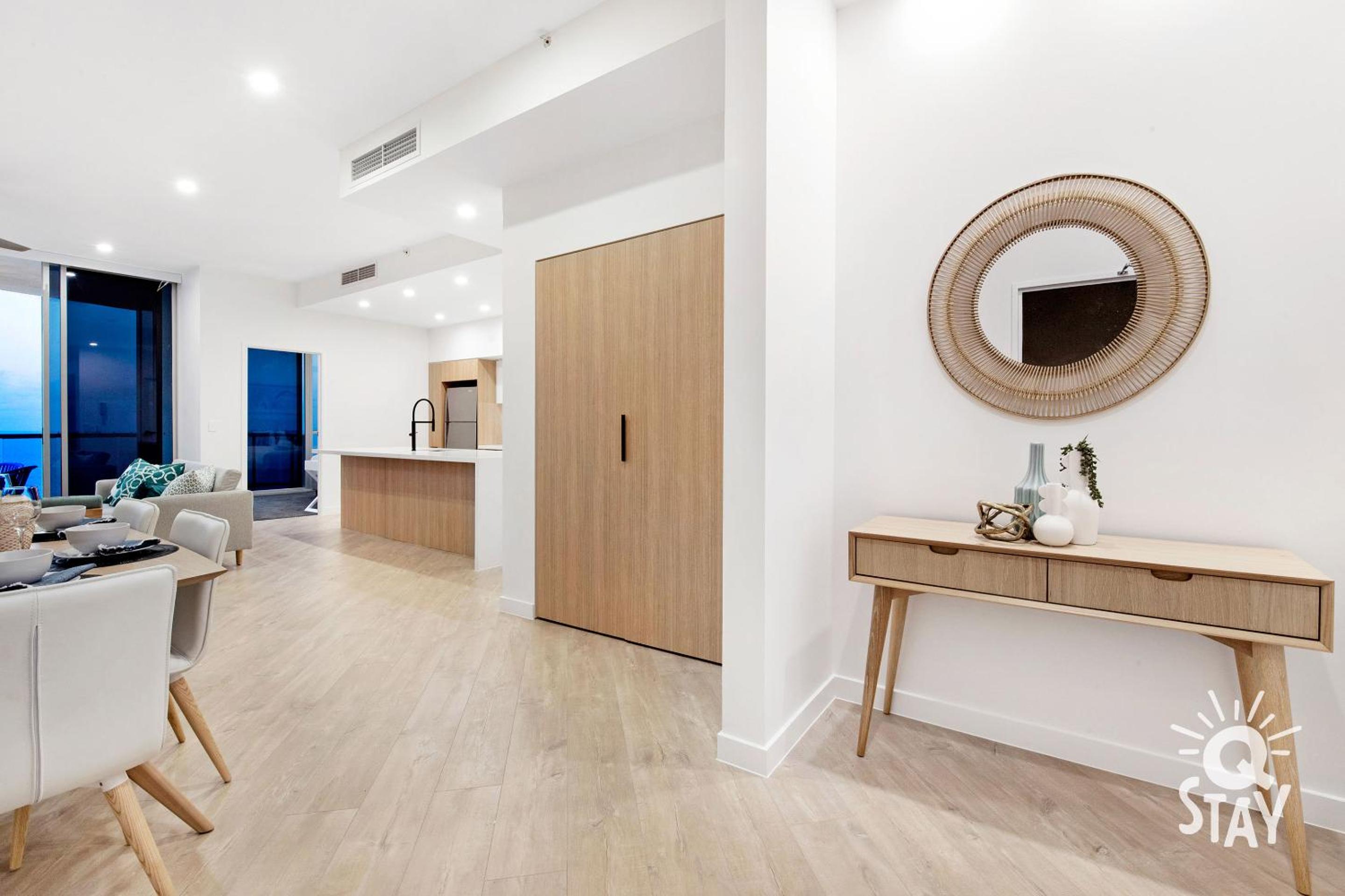 Luxurious 3 Bed Executive Sub Penthouse with Ocean View at Chevron Renaissance - Q STAY