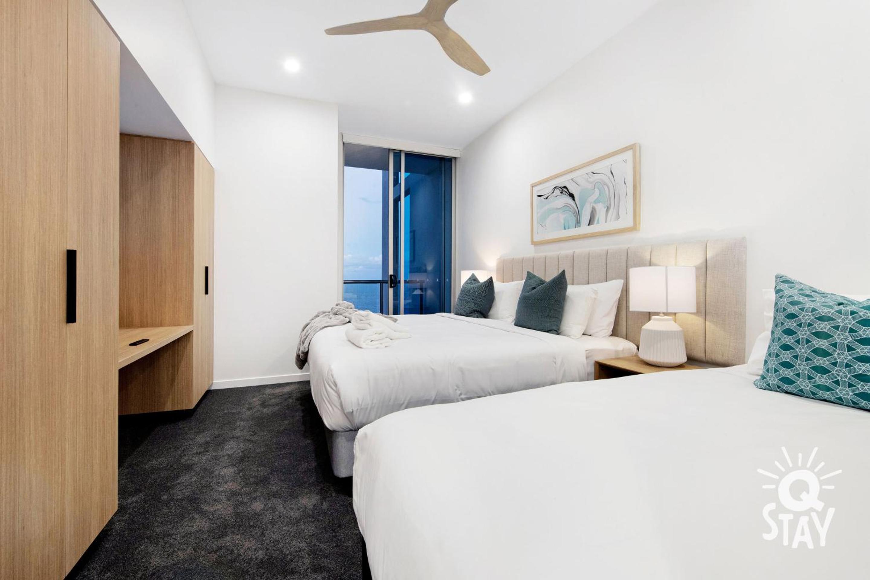 Luxurious 3 Bed Executive Sub Penthouse with Ocean View at Chevron Renaissance - Q STAY