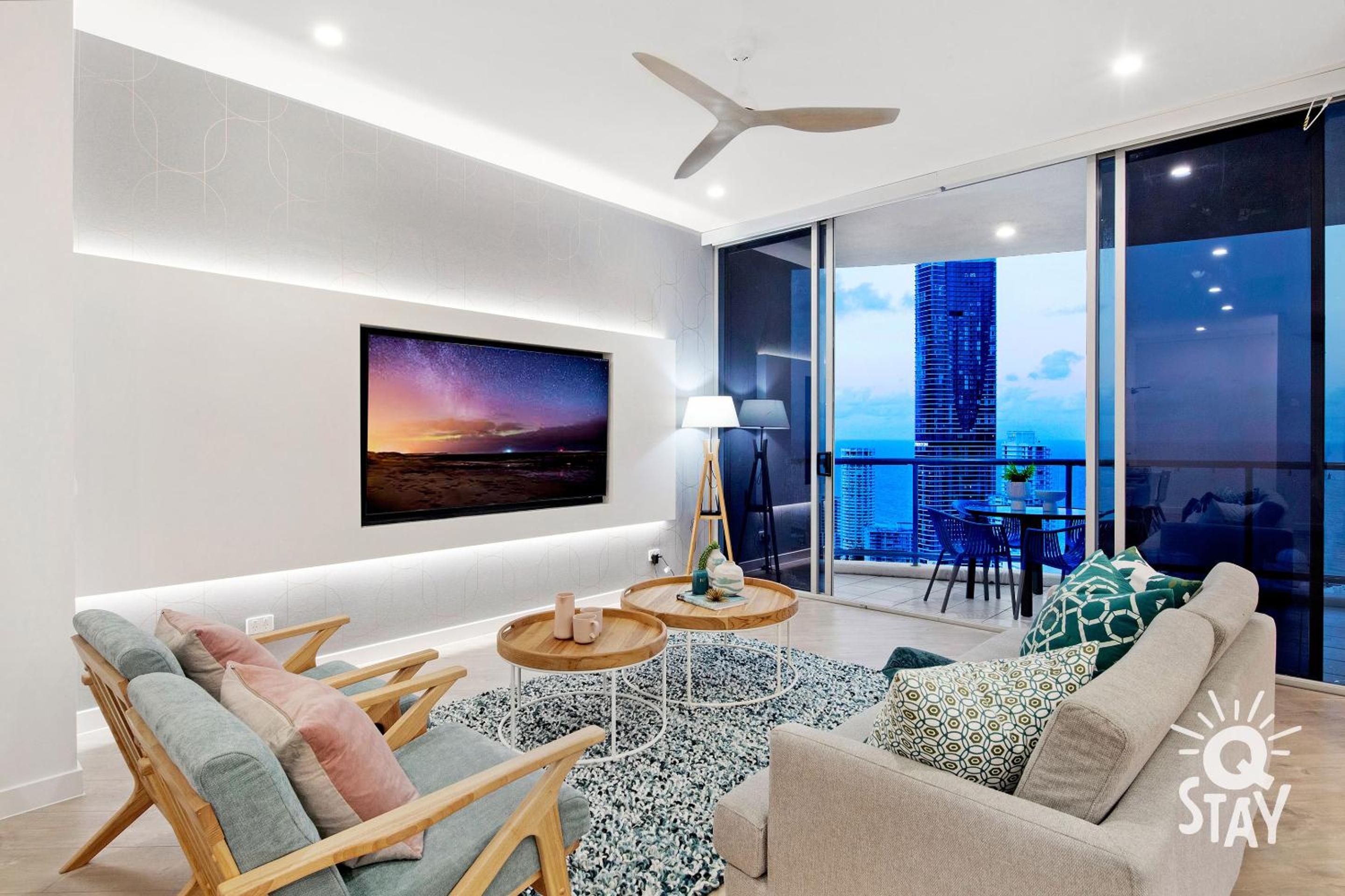 Luxurious 3 Bed Executive Sub Penthouse with Ocean View at Chevron Renaissance - Q STAY