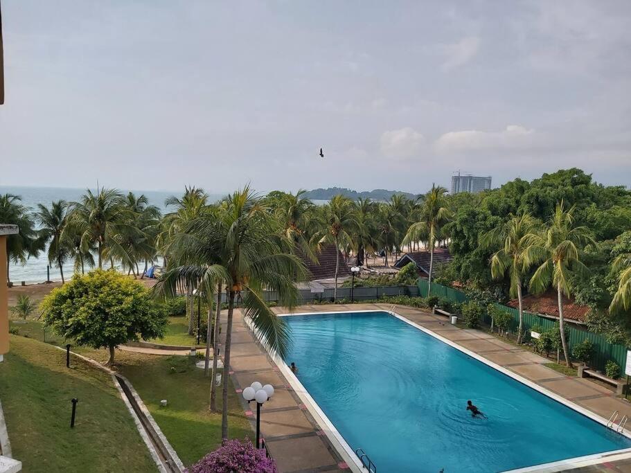 Nat's Seri Bulan beach, pool home @teluk kemang photo 1