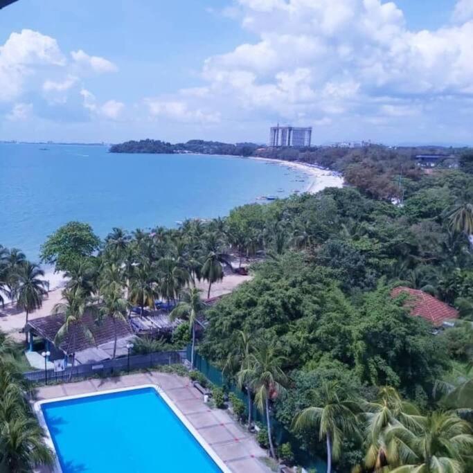 Nat's Seri Bulan beach, pool home @teluk kemang photo 3