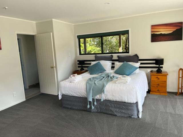 Treetops Cottage at the Castle view 4