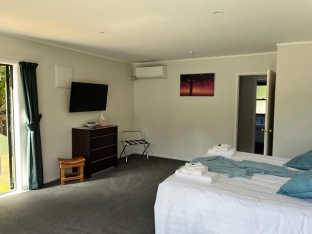 Treetops Cottage at the Castle view 5