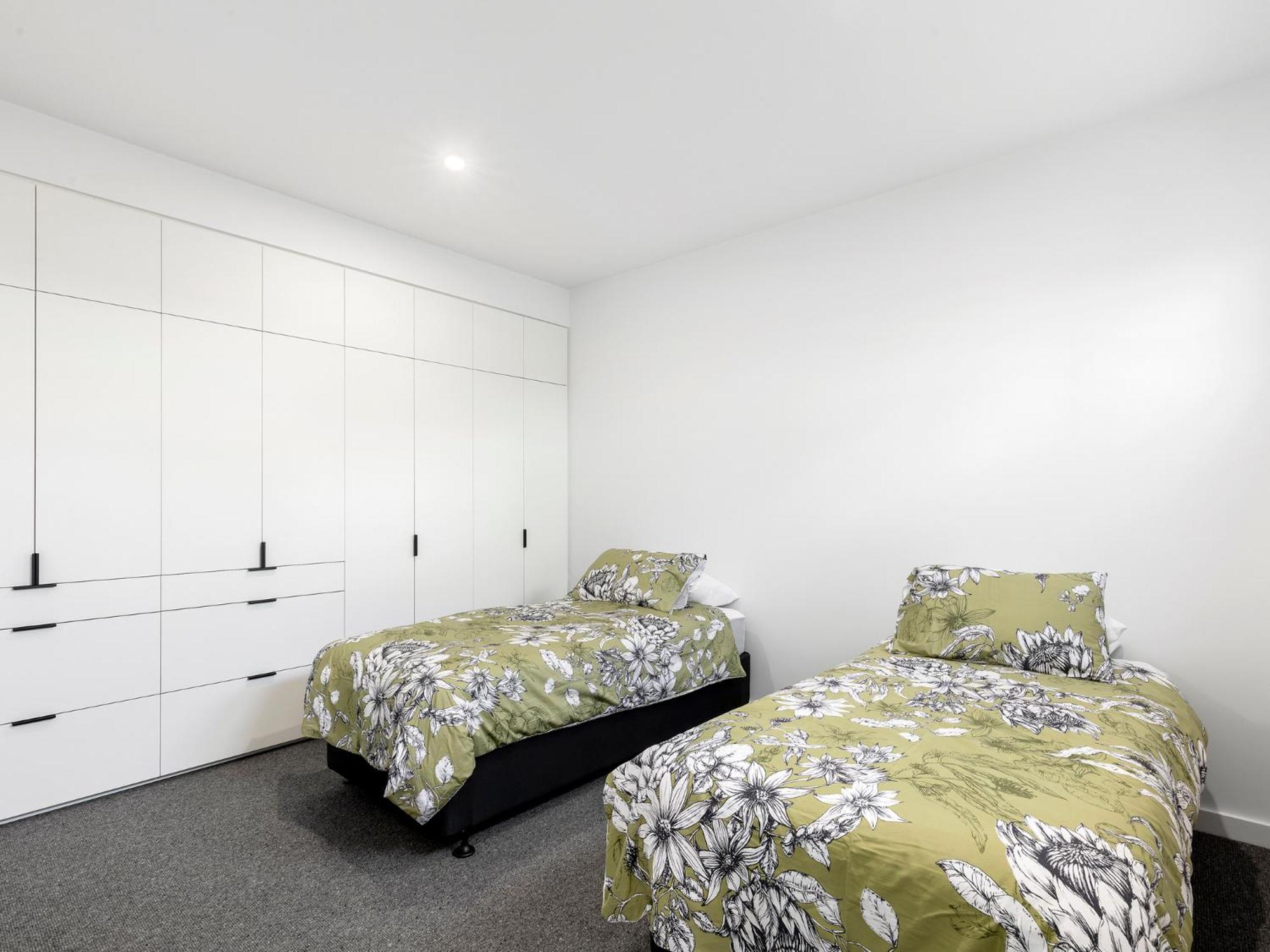 541 - 3 Bedroom Townhouse - Centrally Located- Free Parking - Free WIFI