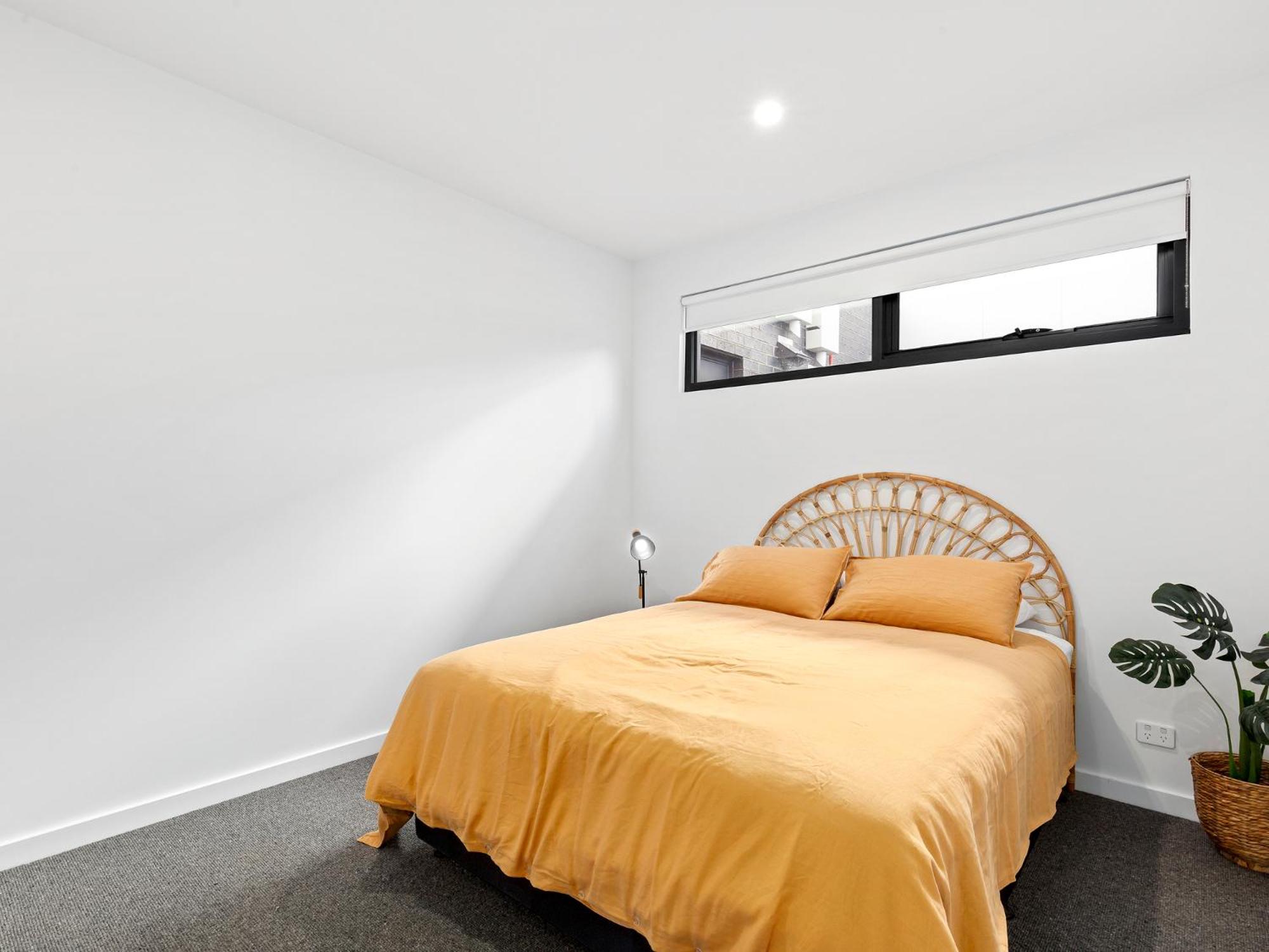541 - 3 Bedroom Townhouse - Centrally Located- Free Parking - Free WIFI