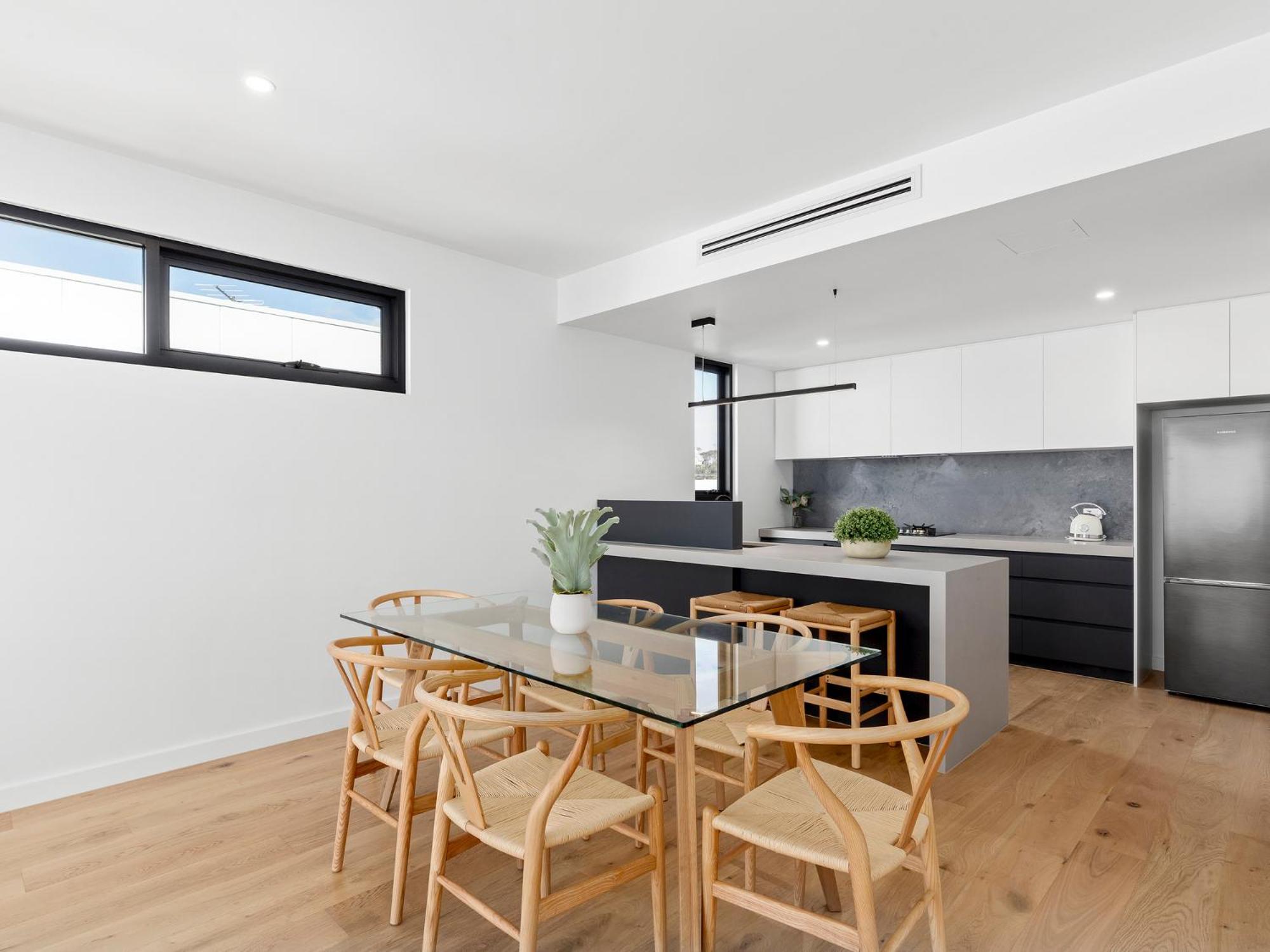 541 - 3 Bedroom Townhouse - Centrally Located- Free Parking - Free WIFI