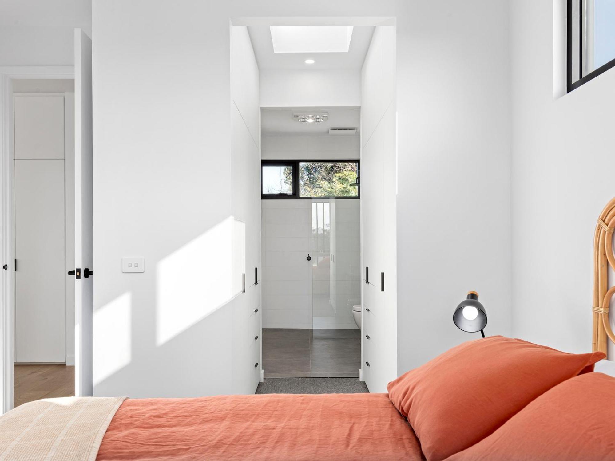 541 - 3 Bedroom Townhouse - Centrally Located- Free Parking - Free WIFI