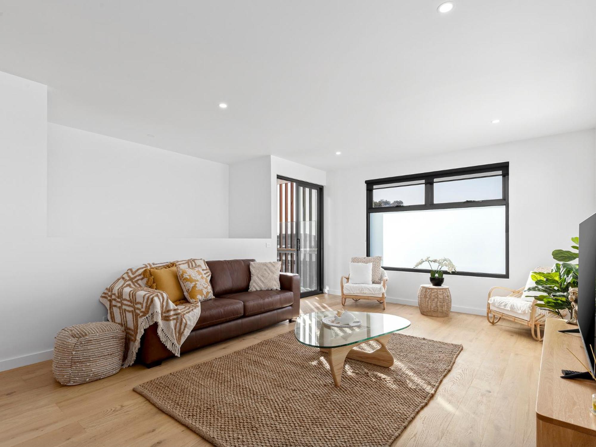 541 - 3 Bedroom Townhouse - Centrally Located- Free Parking - Free WIFI