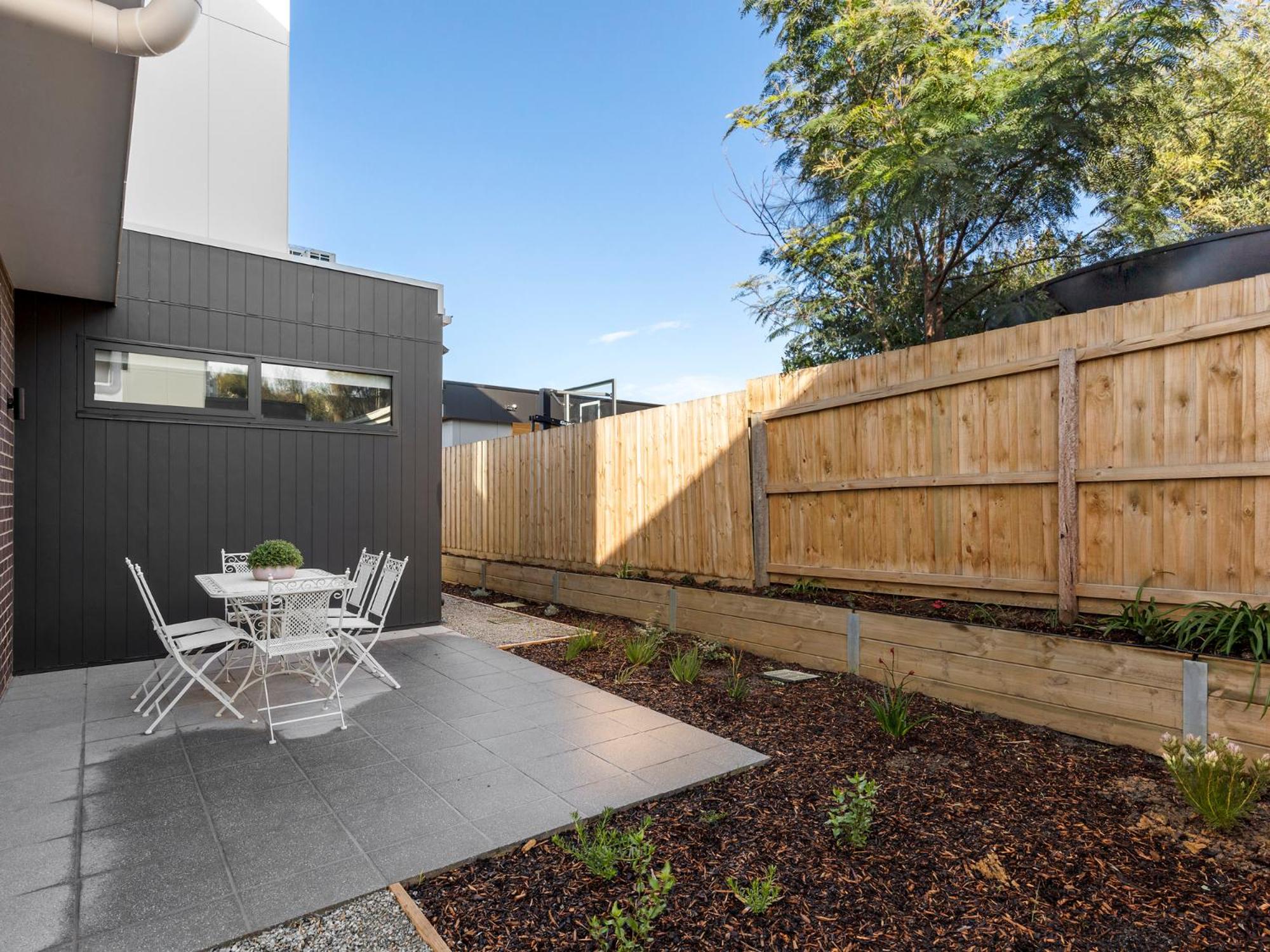 541 - 3 Bedroom Townhouse - Centrally Located- Free Parking - Free WIFI