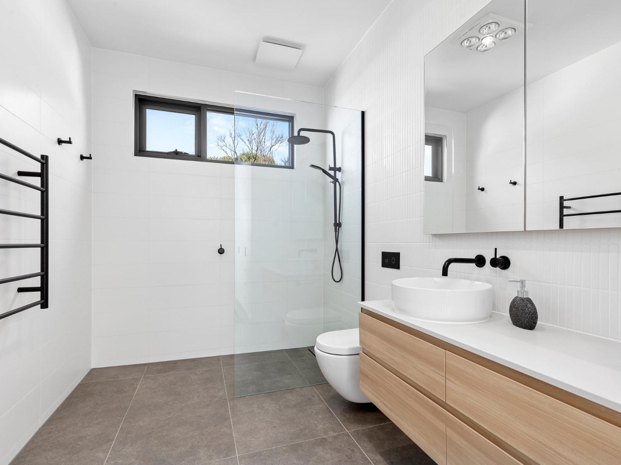 541 - 3 Bedroom Townhouse - Centrally Located- Free Parking - Free WIFI