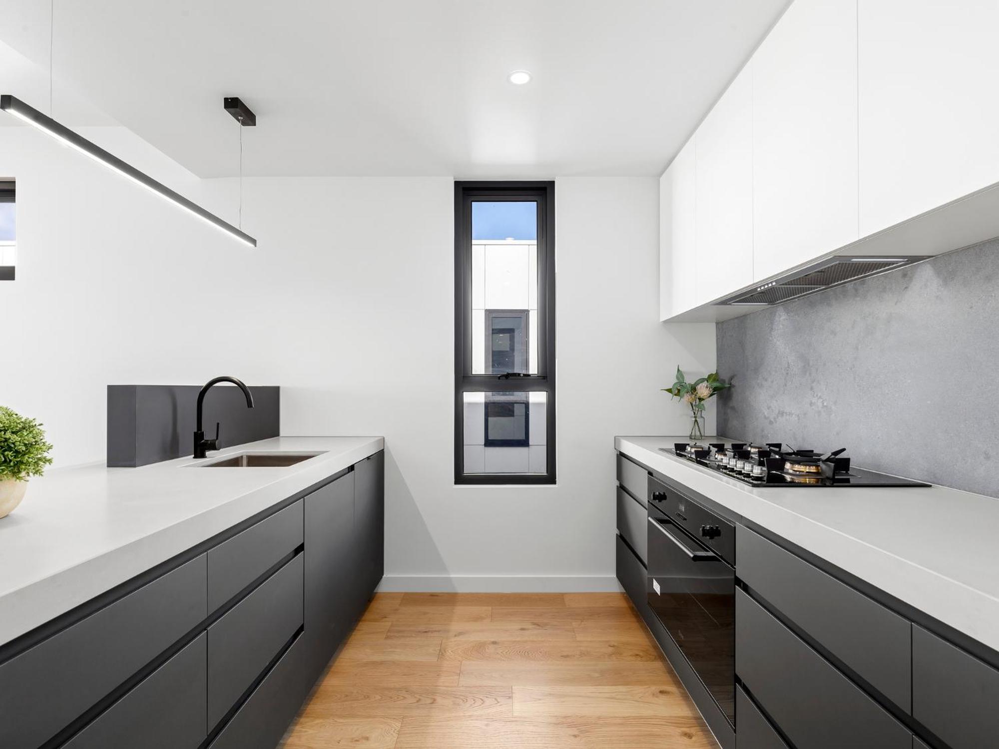 541 - 3 Bedroom Townhouse - Centrally Located- Free Parking - Free WIFI