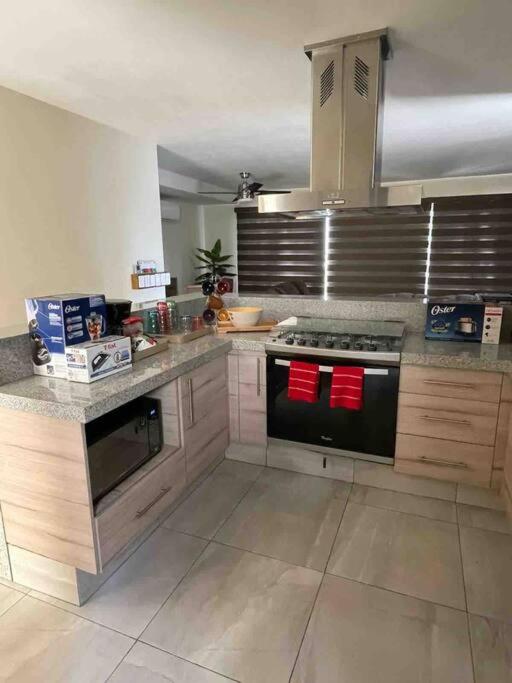 Cancun 2 Bedroom Condo, Pool, Great WiFi & TVs