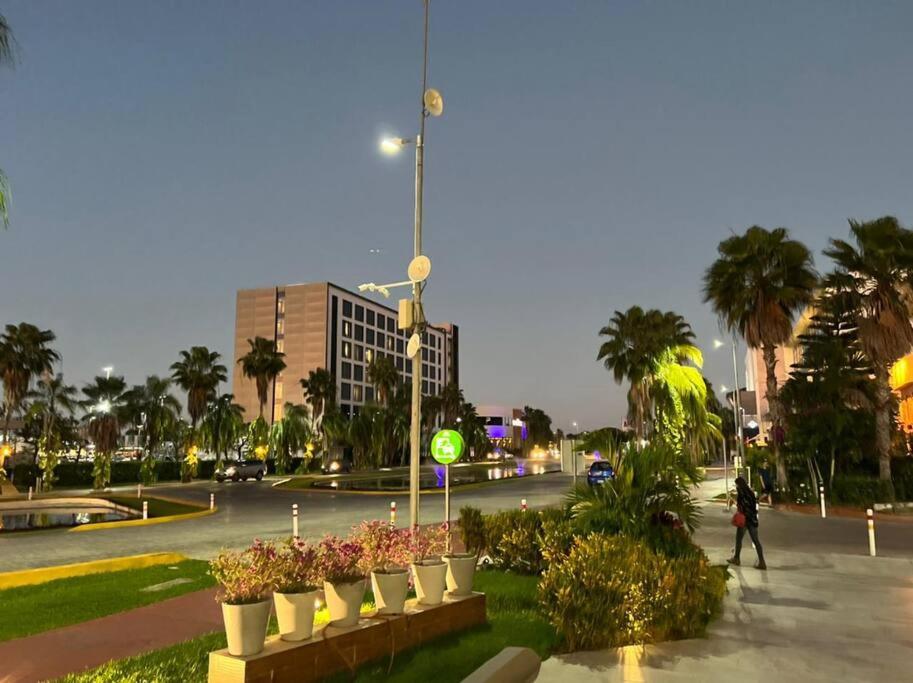 Cancun 2 Bedroom Condo, Pool, Great WiFi & TVs