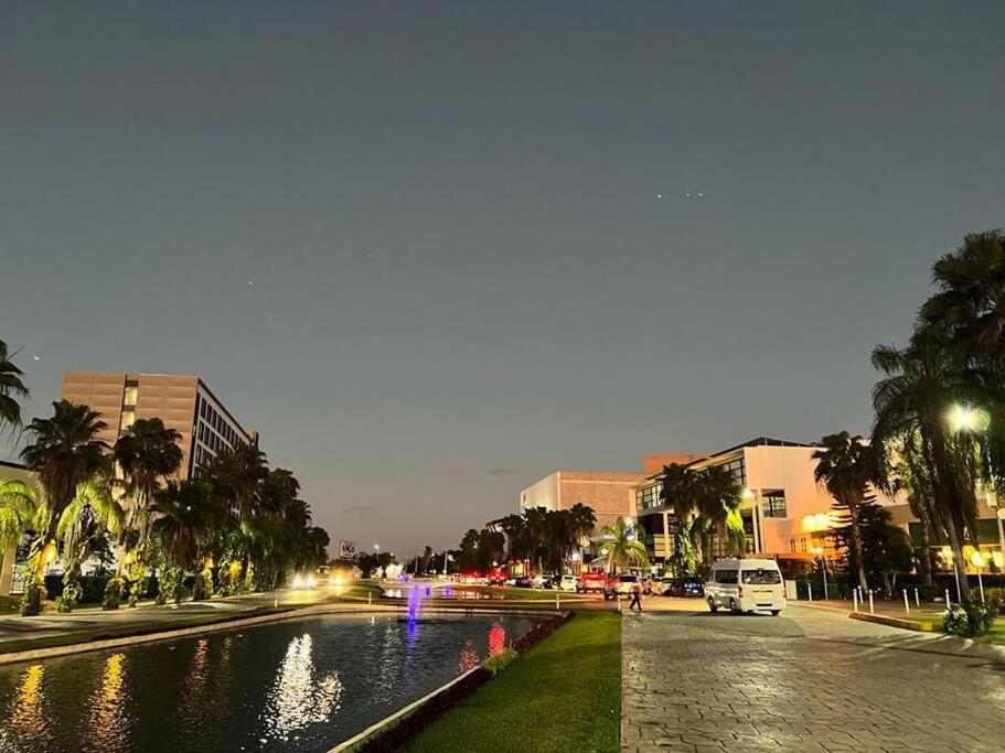 Cancun 2 Bedroom Condo, Pool, Great WiFi & TVs