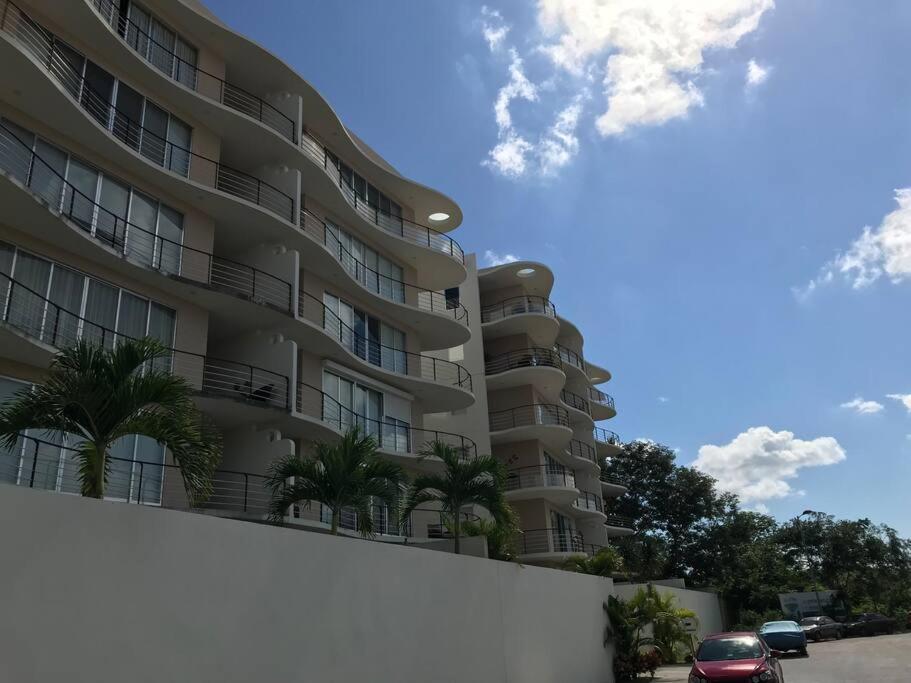 Cancun 2 Bedroom Condo, Pool, Great WiFi & TVs