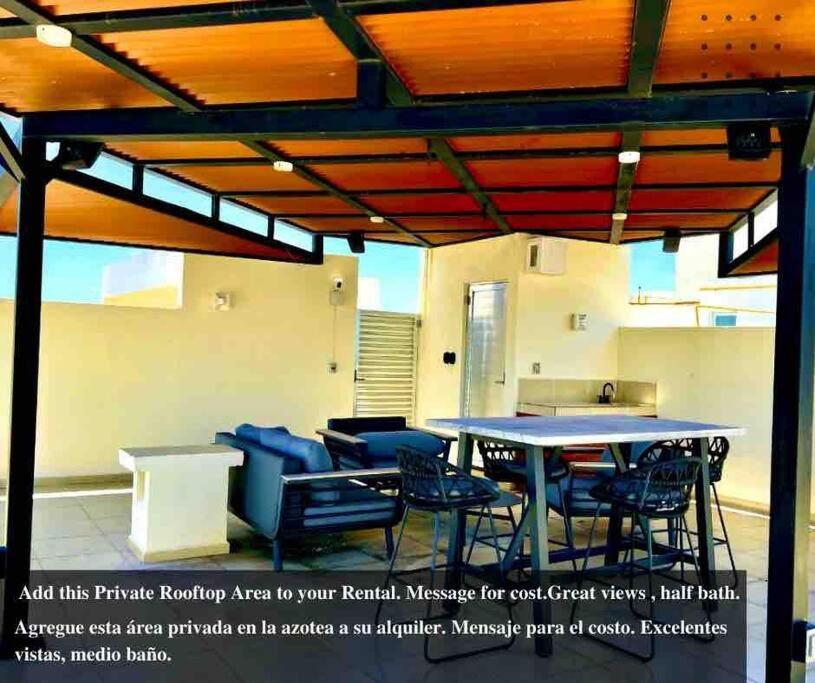 Cancun 2 Bedroom Condo, Pool, Great WiFi & TVs