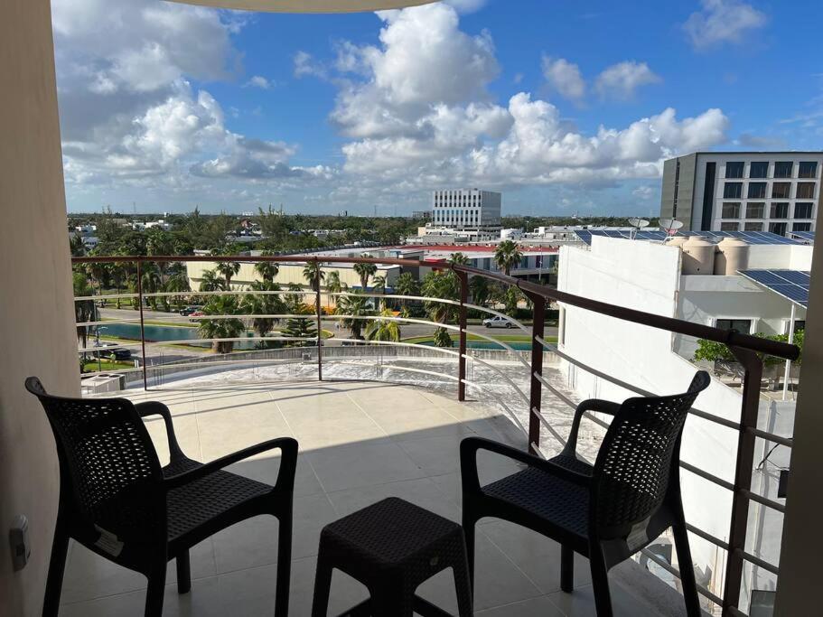 Cancun 2 Bedroom Condo, Pool, Great WiFi & TVs