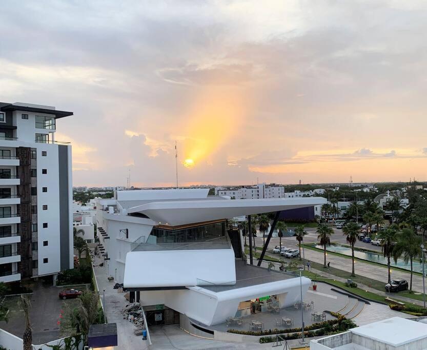 Cancun 2 Bedroom Condo, Pool, Great WiFi & TVs