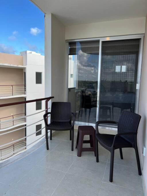 Cancun 2 Bedroom Condo, Pool, Great WiFi & TVs