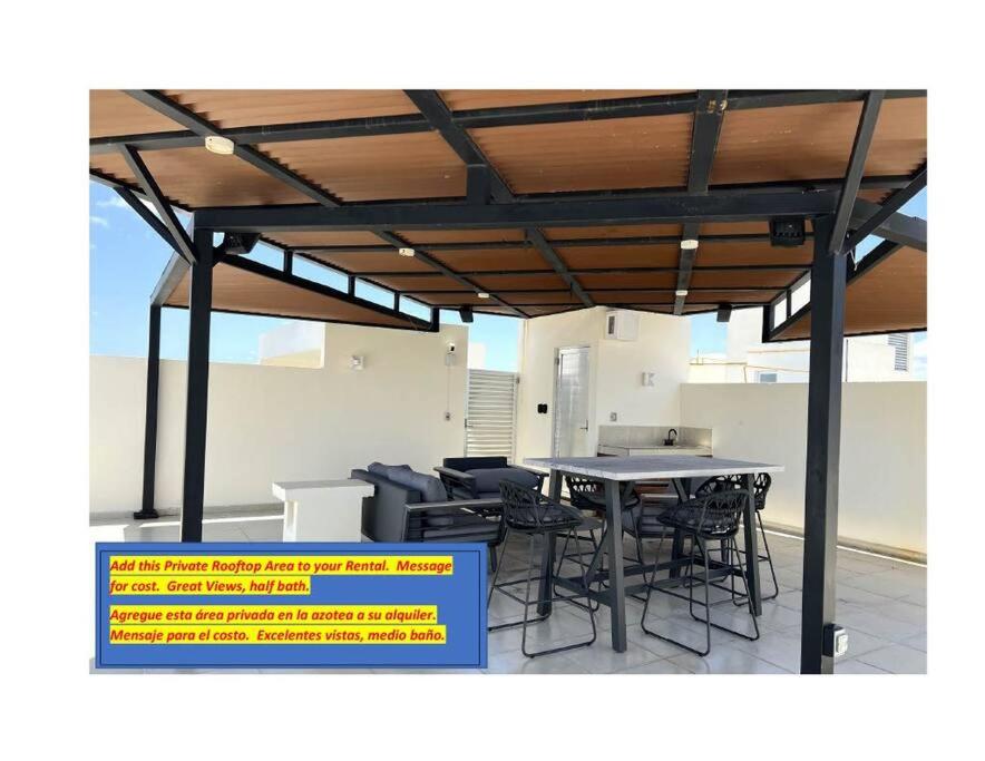 Cancun 2 Bedroom Condo, Pool, Great WiFi & TVs