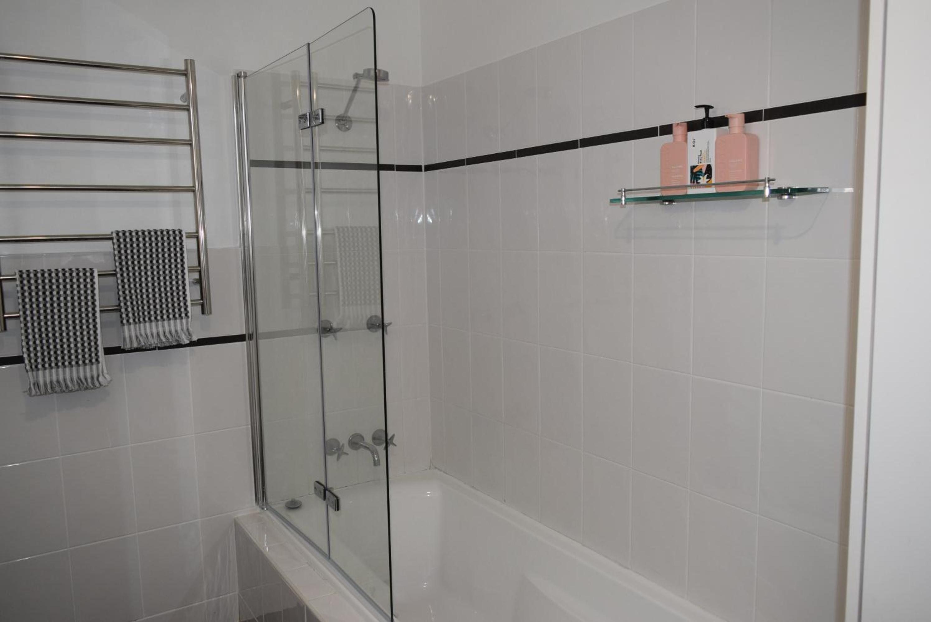 Fitzroy House - Federation charm near town centre