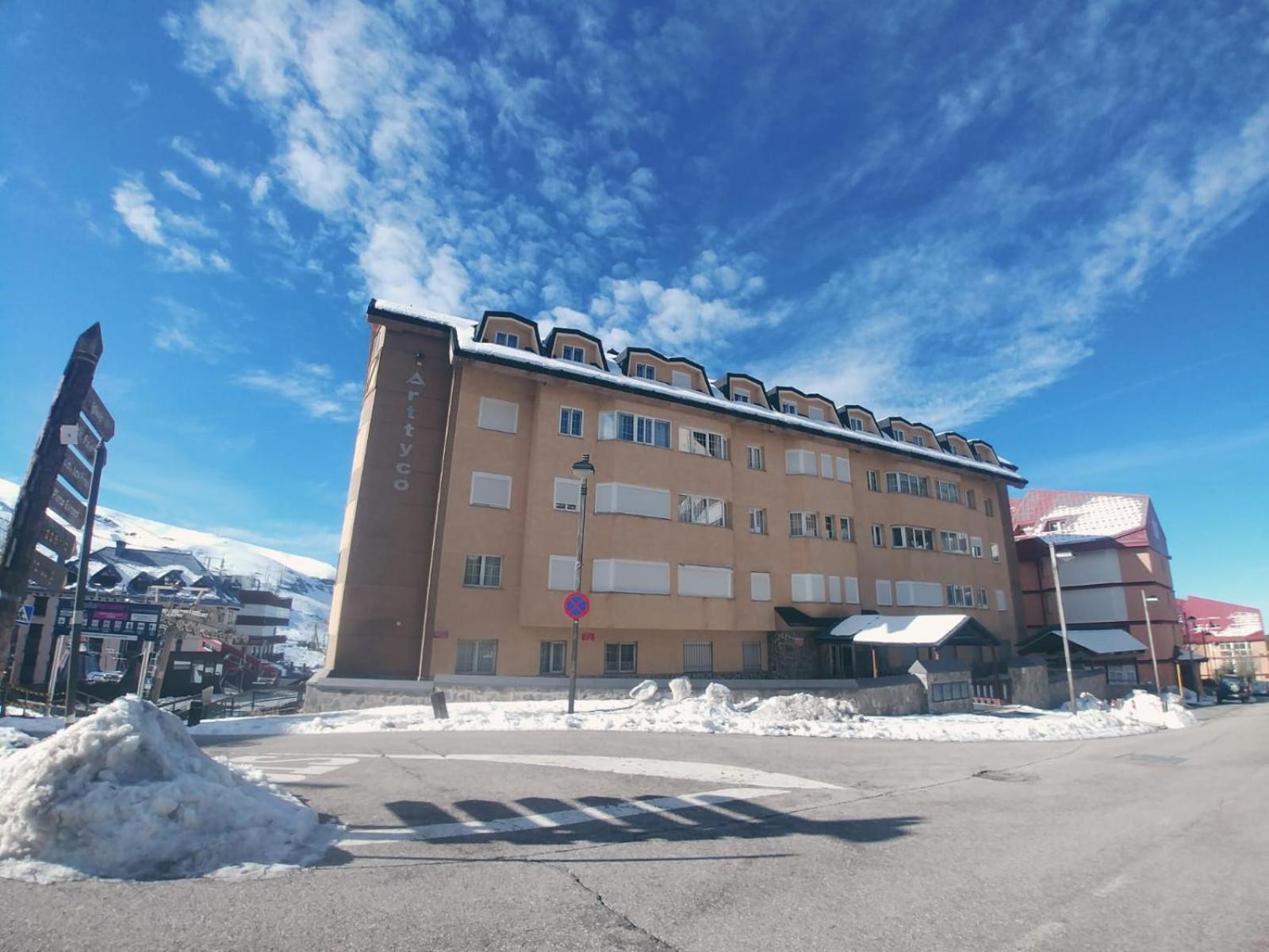 IMEDA apartamentos ARTTYCO con parking view 2