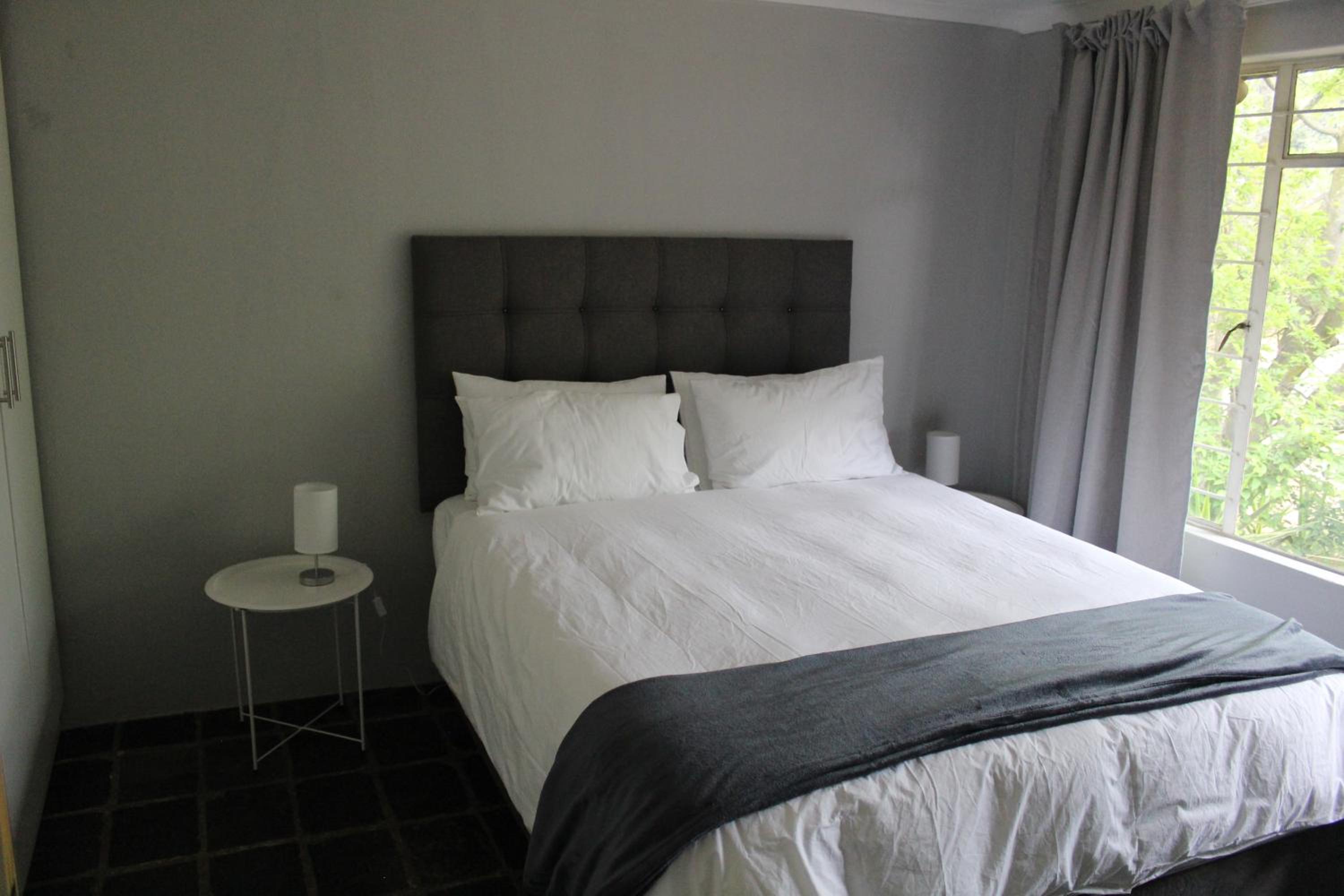 Self-Catered Apartment With Pool, Krugersdorp, photo 5 of 11