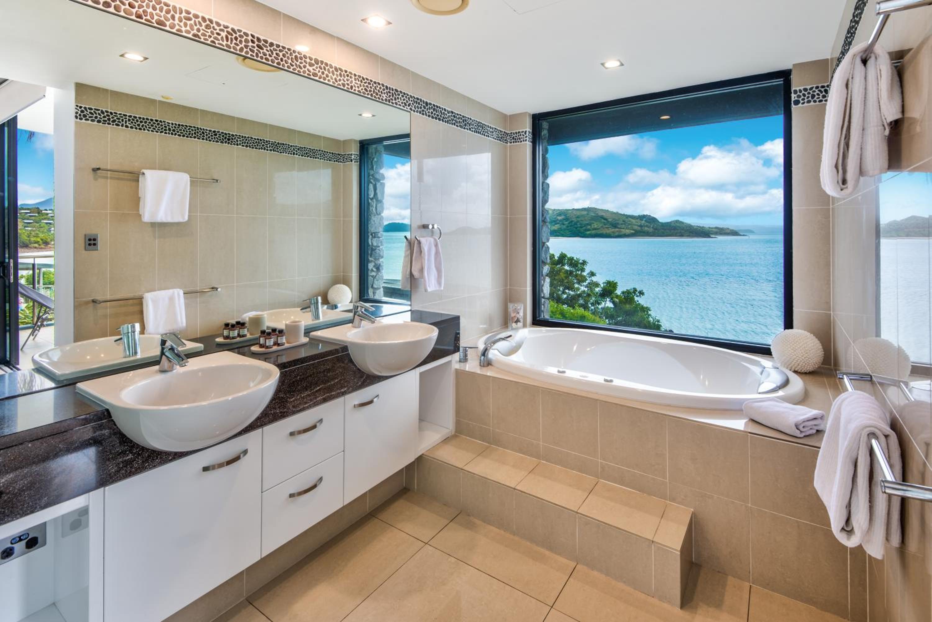Edge Apartments on Hamilton Island by HIHA
