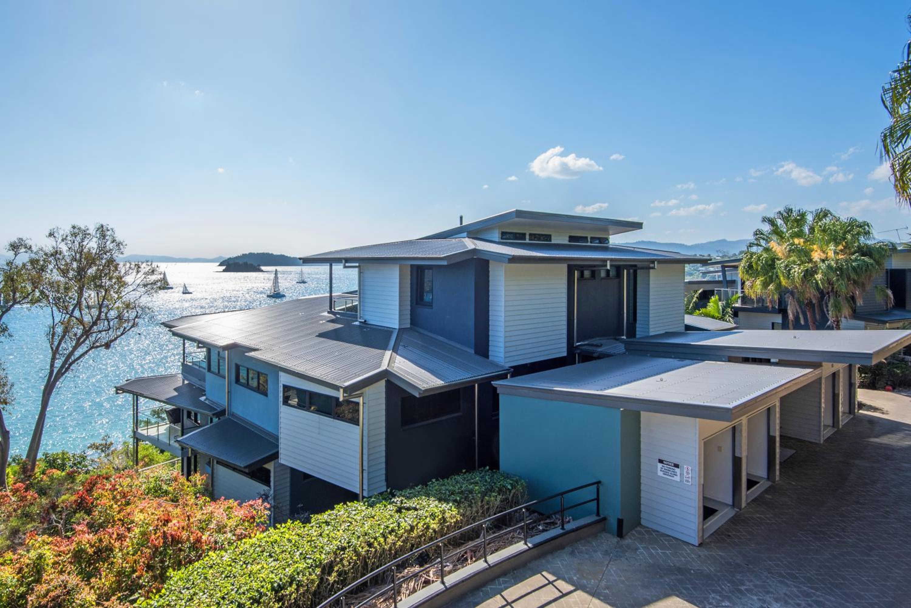 Edge Apartments on Hamilton Island by HIHA