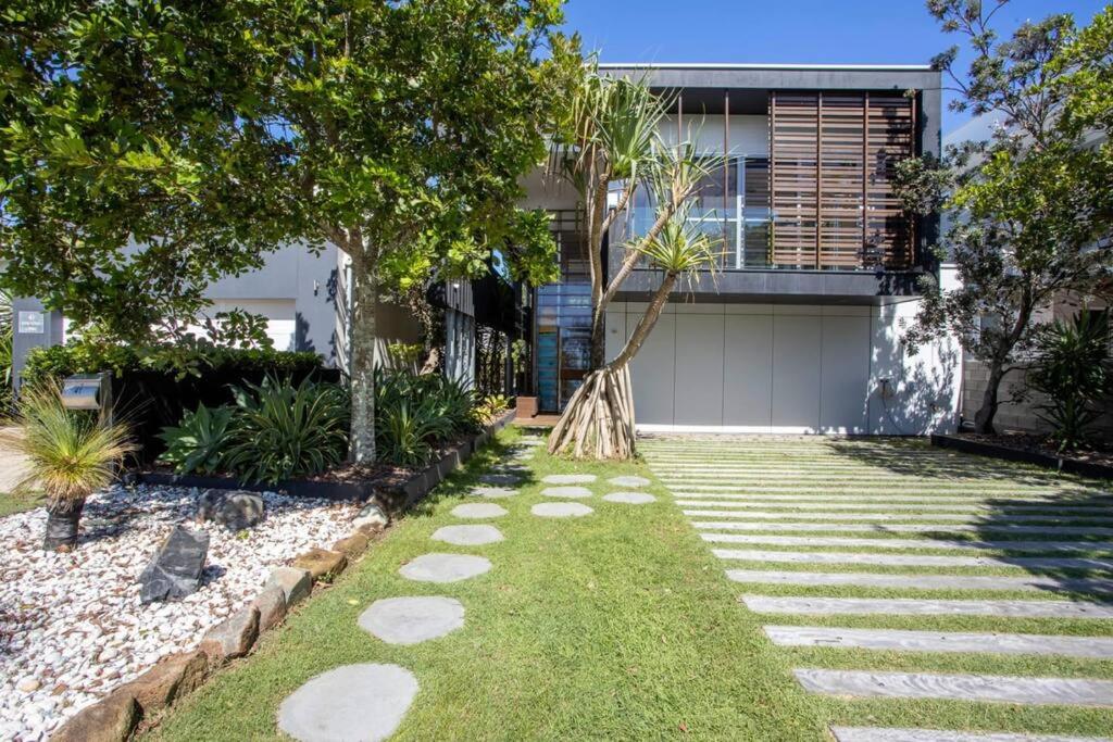 Casuarina Beachfront House - Hostie Properties