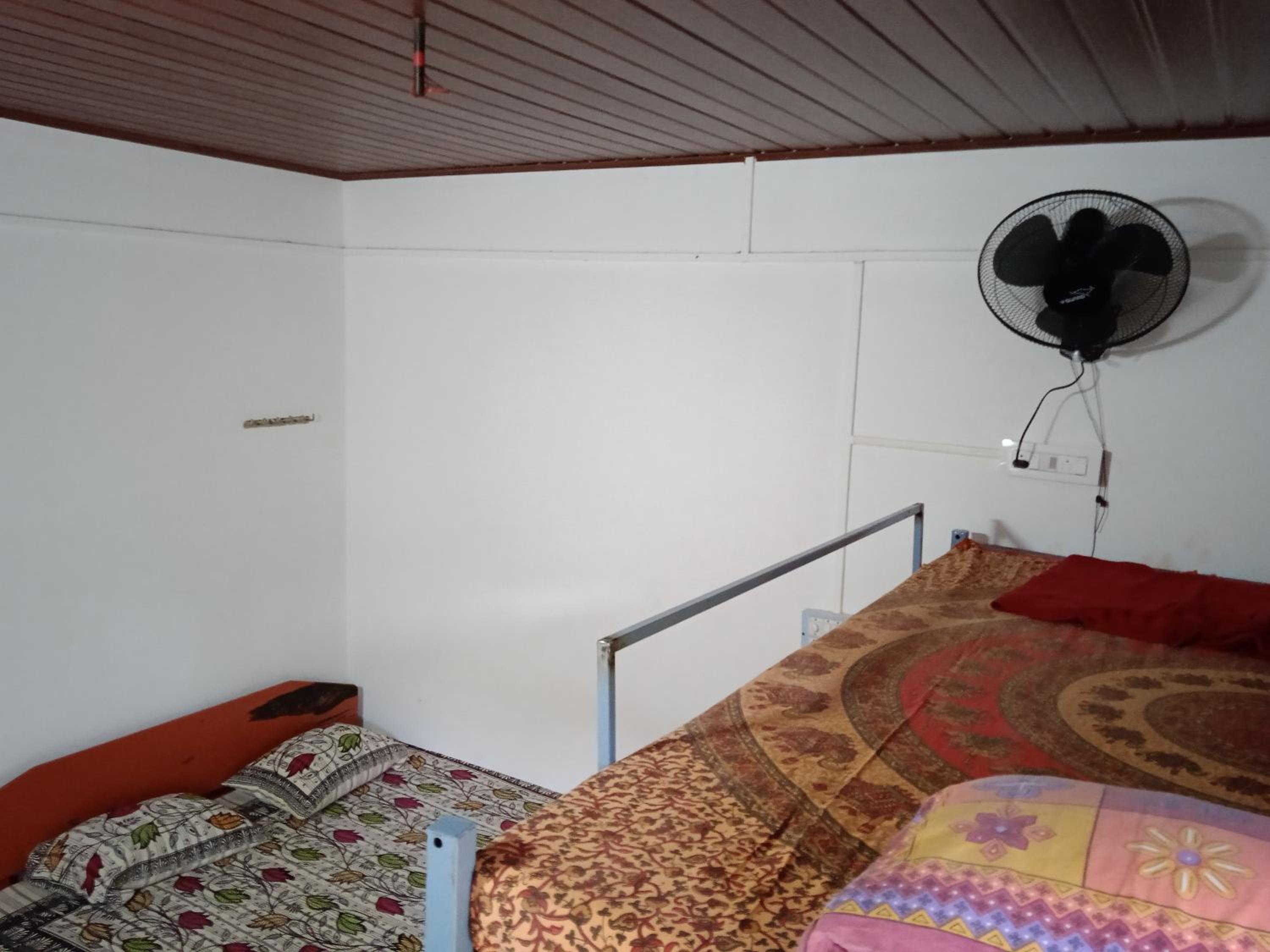GUNDAPPA cafe GOKARNA KUDLE beach view 3