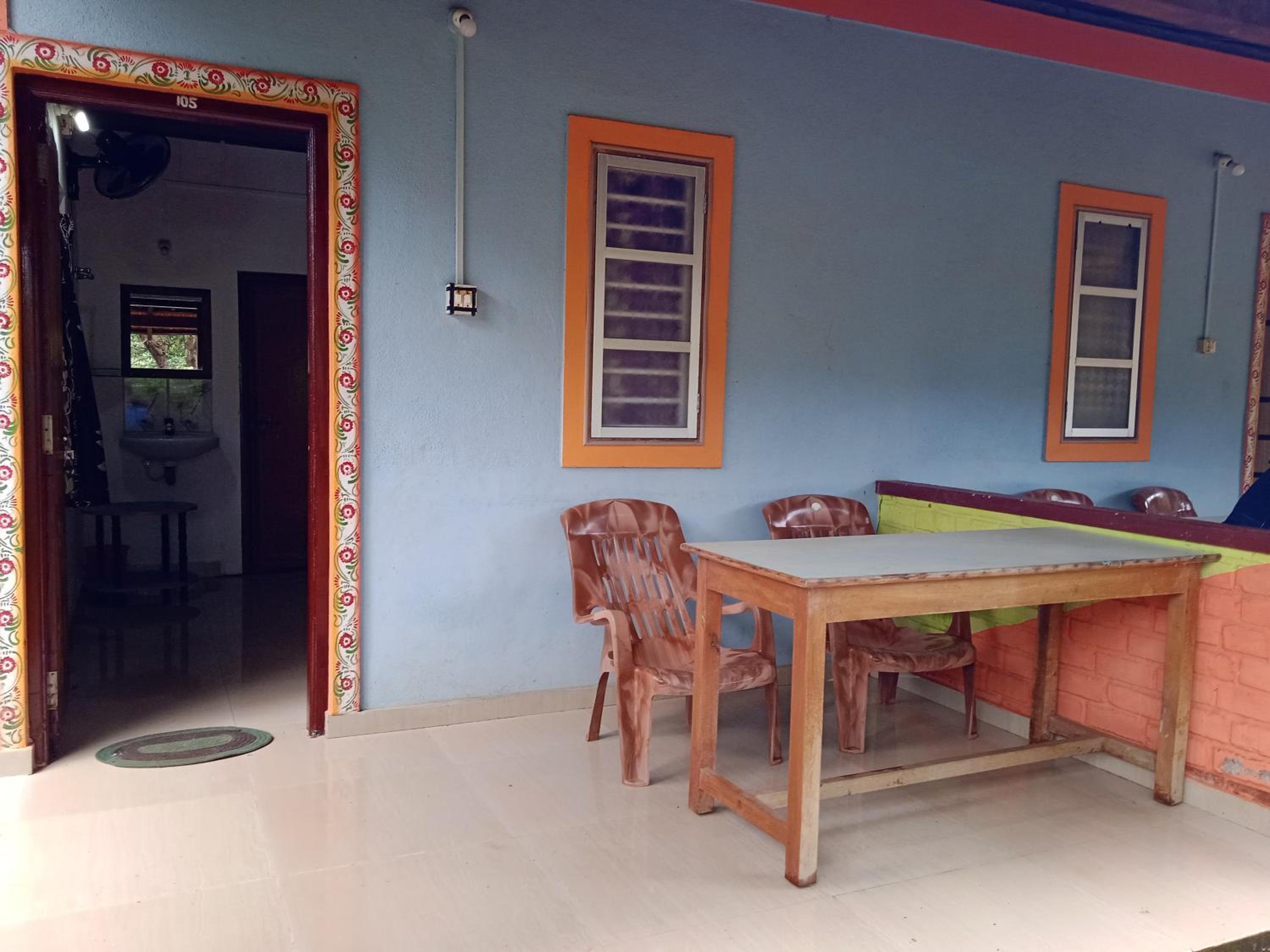 GUNDAPPA cafe GOKARNA KUDLE beach view 4