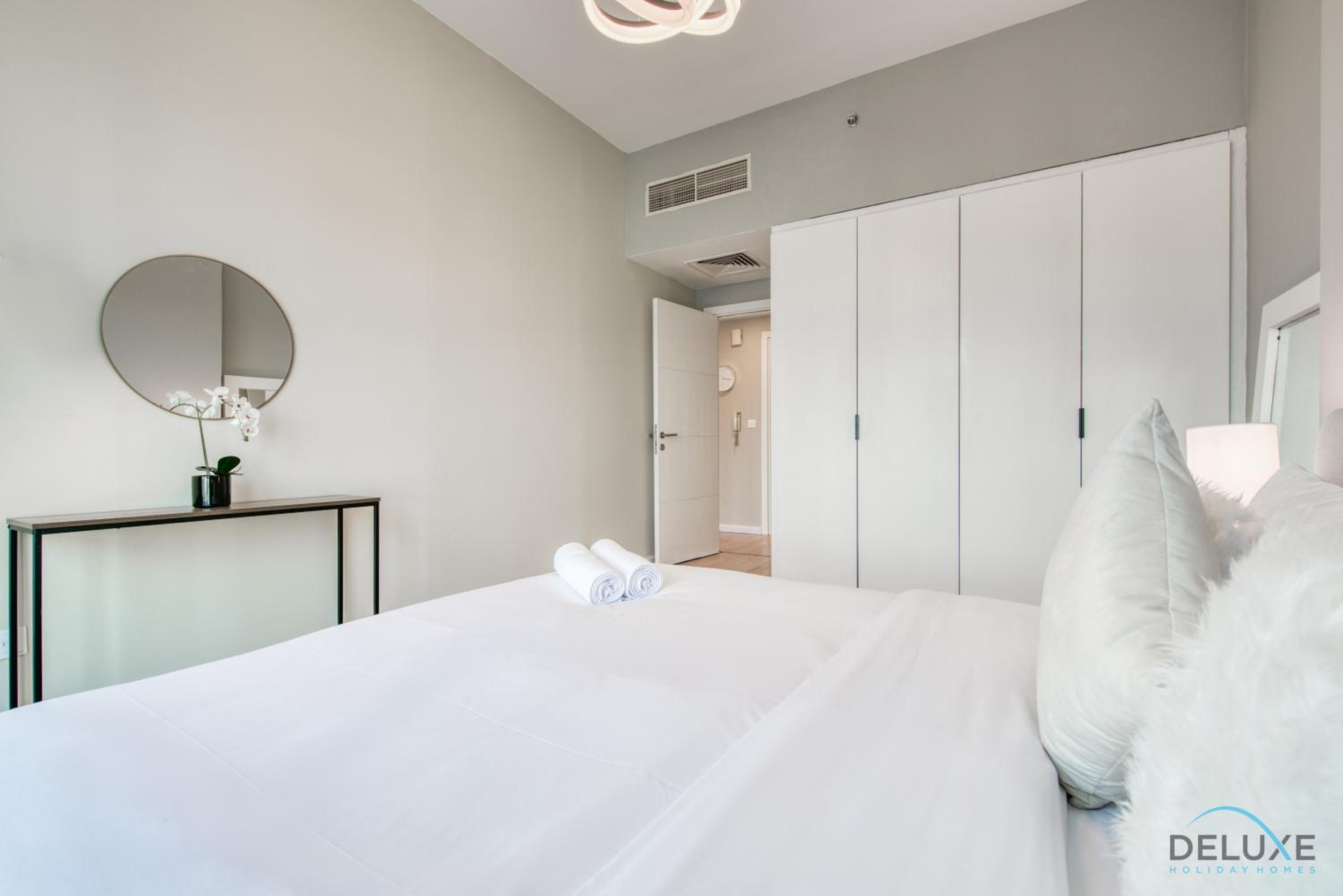 Elegant 2BR at The Point Dubai Marina by Deluxe Holiday Homes