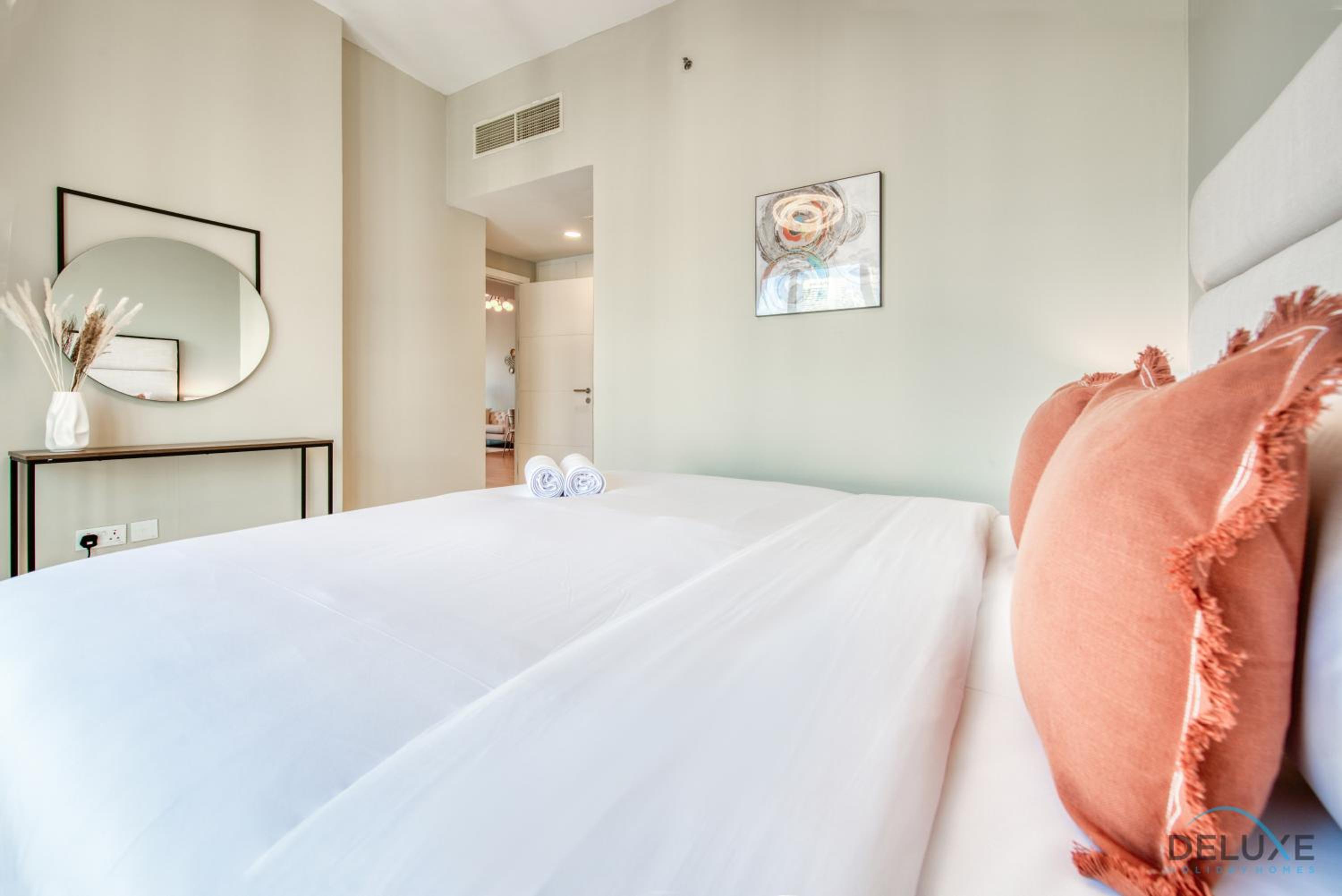 Elegant 2BR at The Point Dubai Marina by Deluxe Holiday Homes
