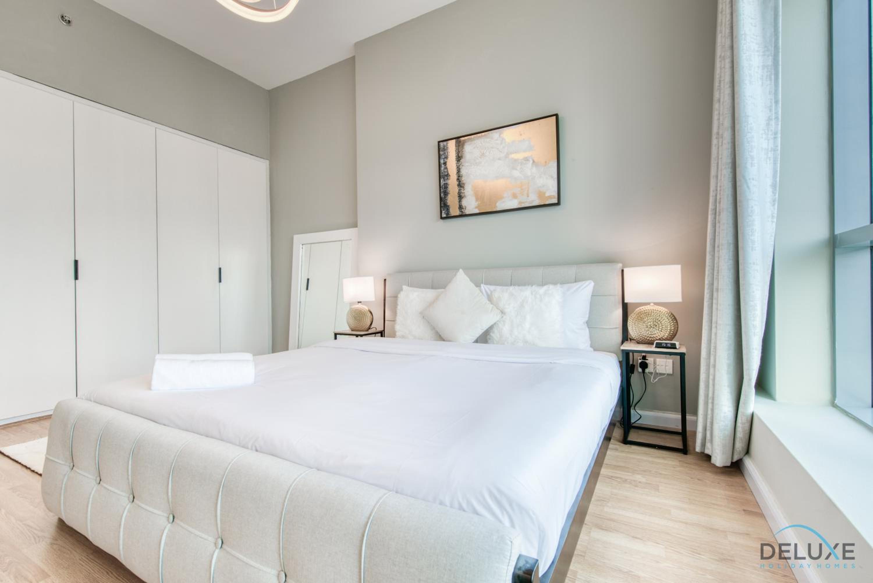Elegant 2BR at The Point Dubai Marina by Deluxe Holiday Homes
