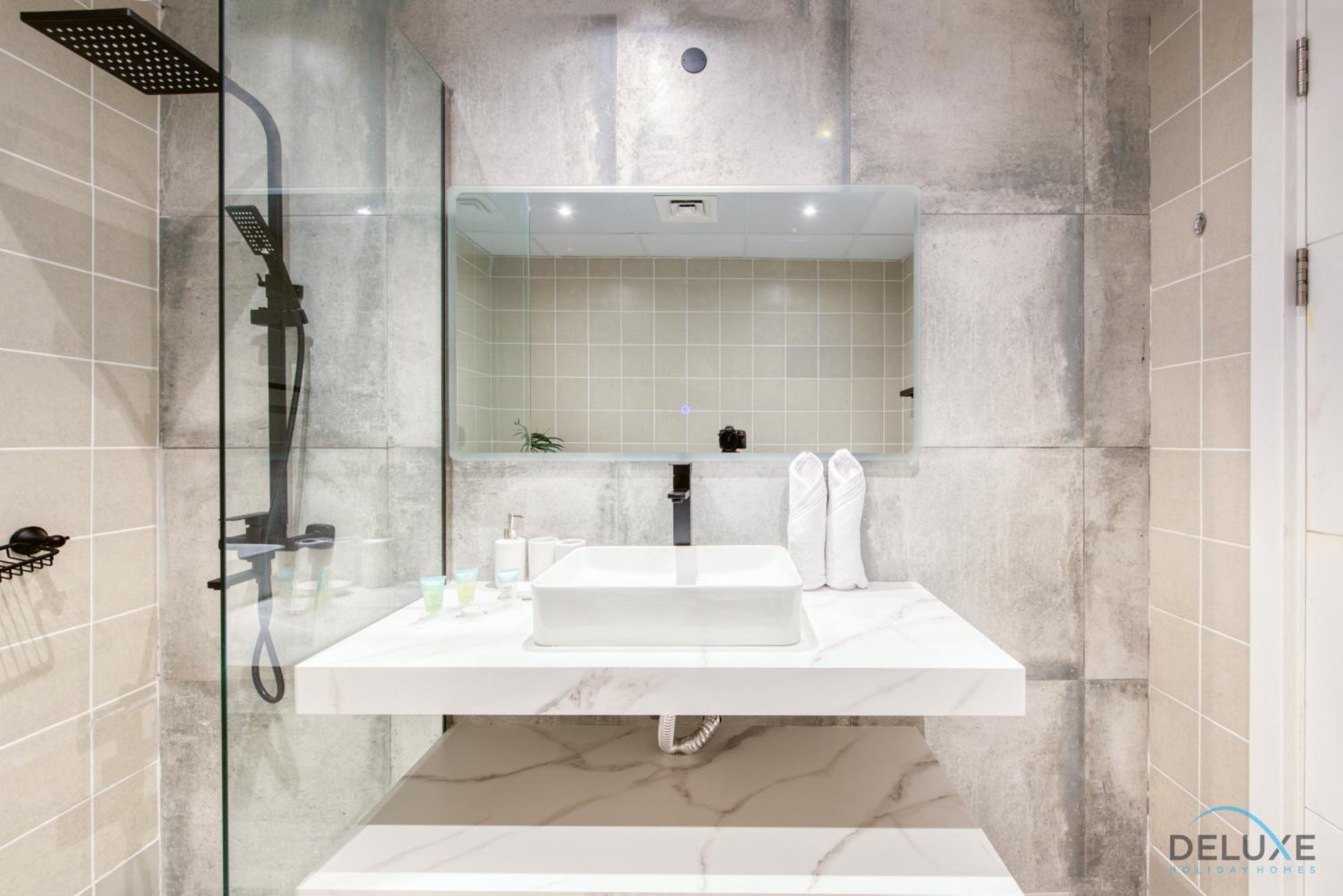 Elegant 2BR at The Point Dubai Marina by Deluxe Holiday Homes