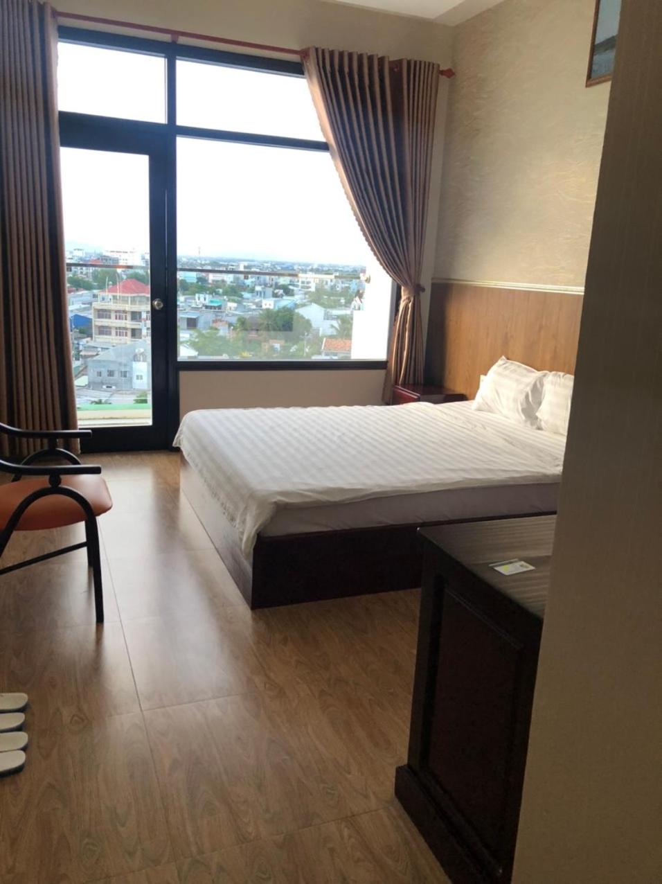 Khách sạn Mặt Trăng - Moon Hotel