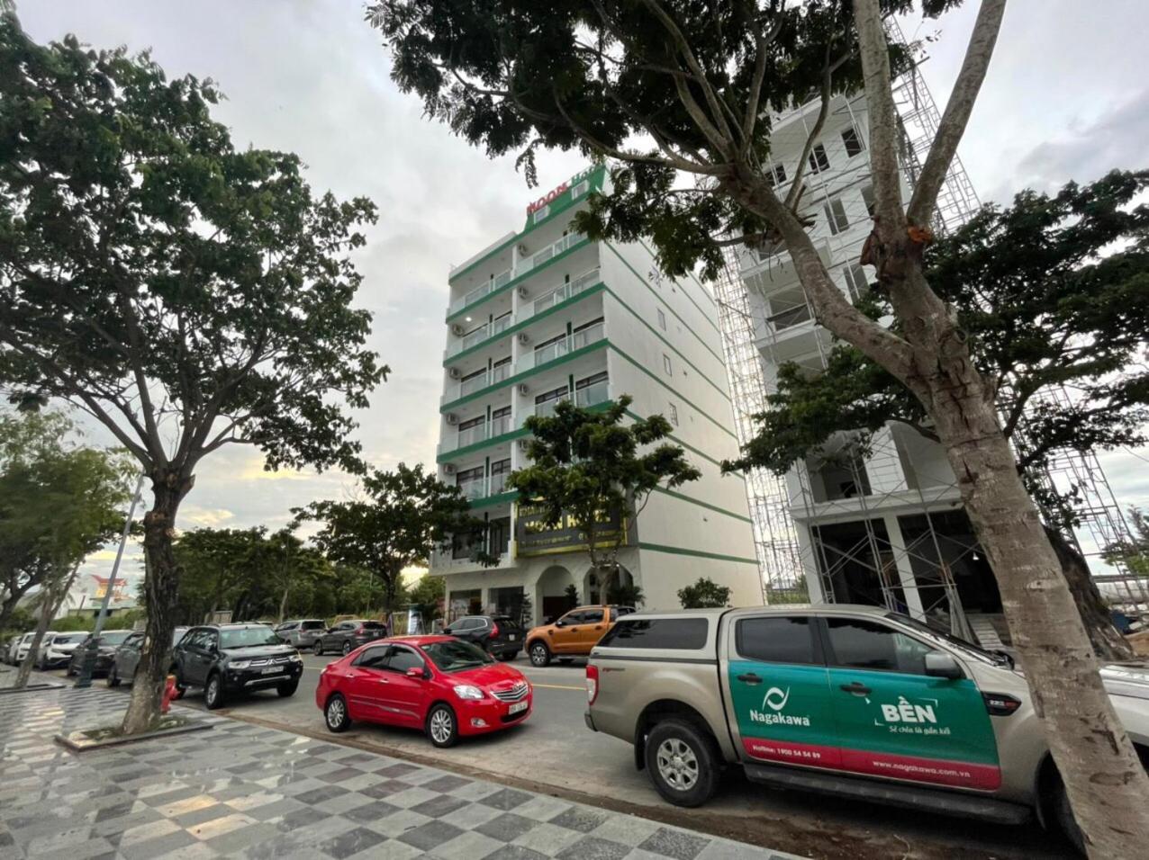 Khách sạn Mặt Trăng - Moon Hotel