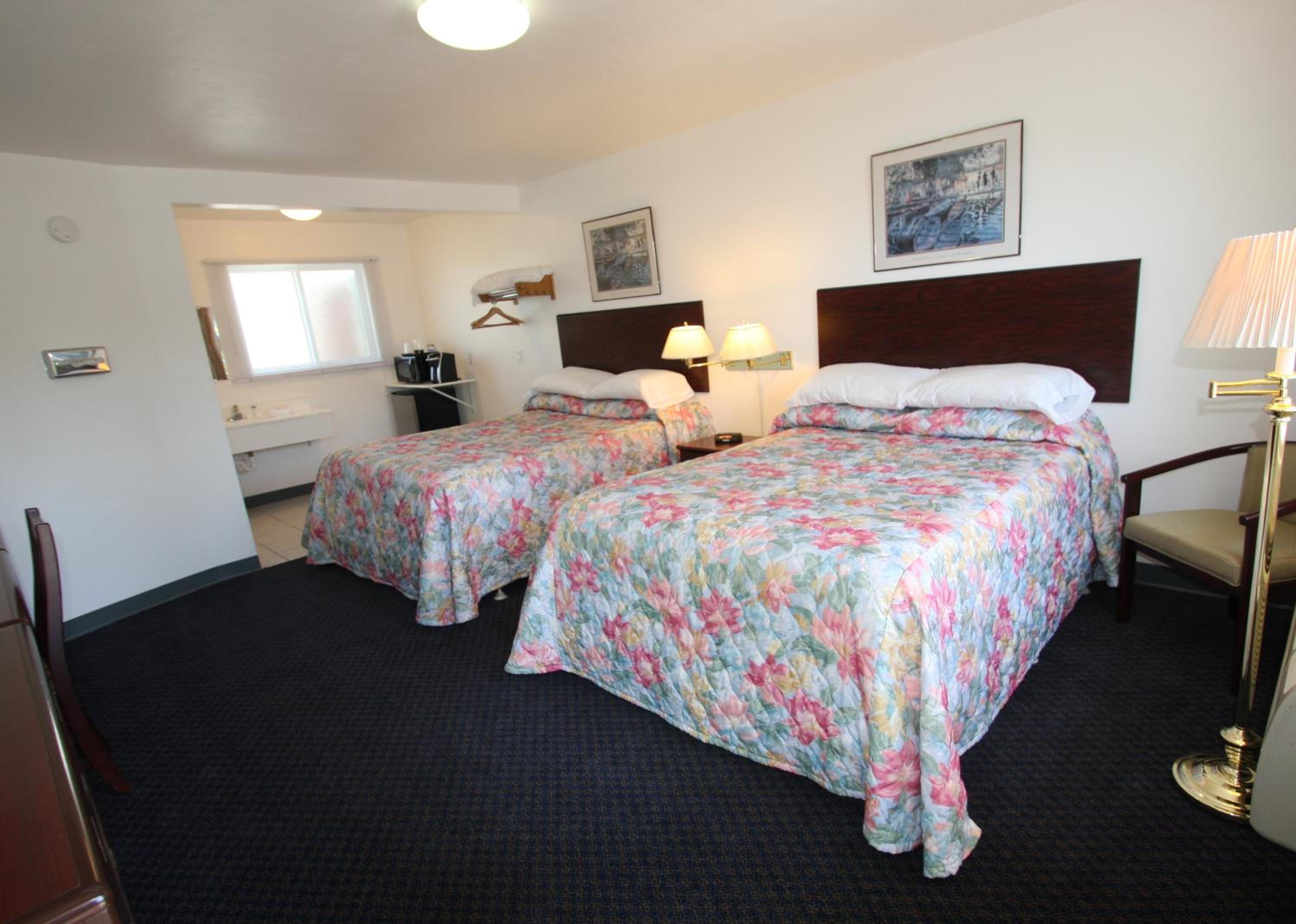 Redwood Inn
