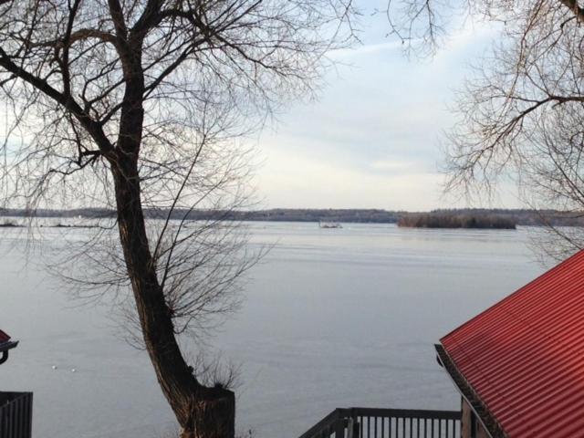 Sandy Shore Cottages Luxury Resort on Rice Lake