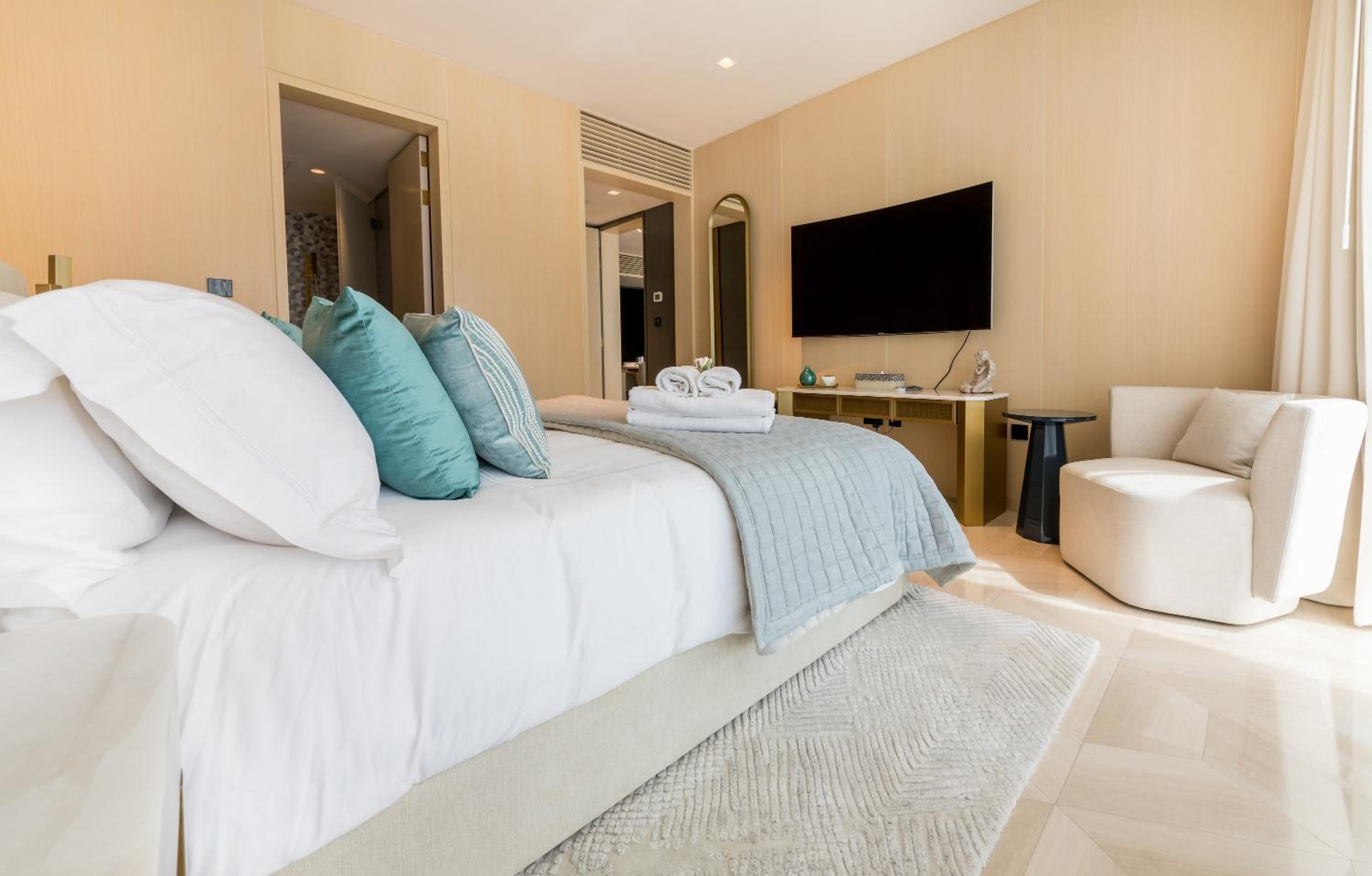 Maison Privee - Luxury Sea View Apt in FIVE Resort on The Palm