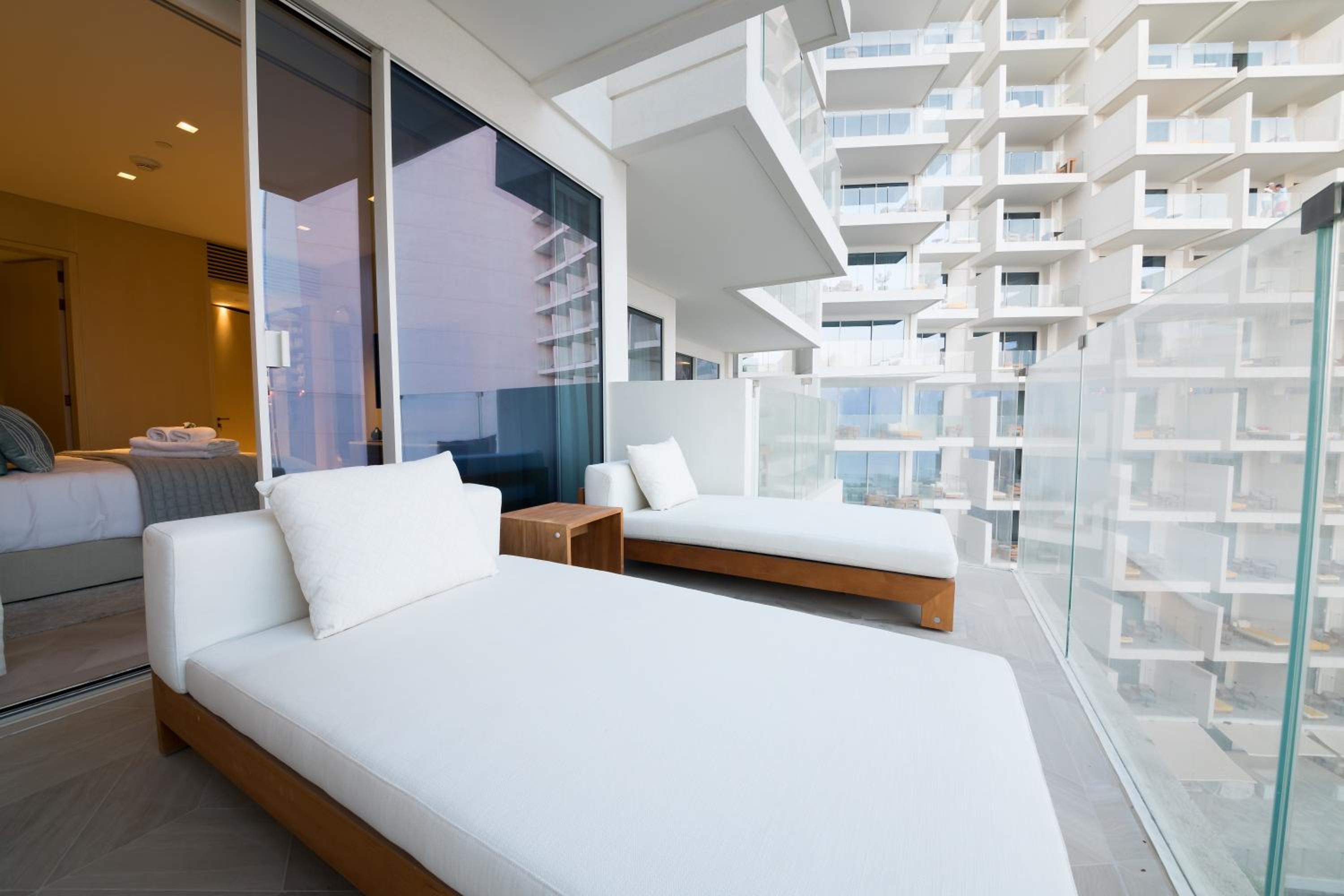 Maison Privee - Luxury Sea View Apt in FIVE Resort on The Palm