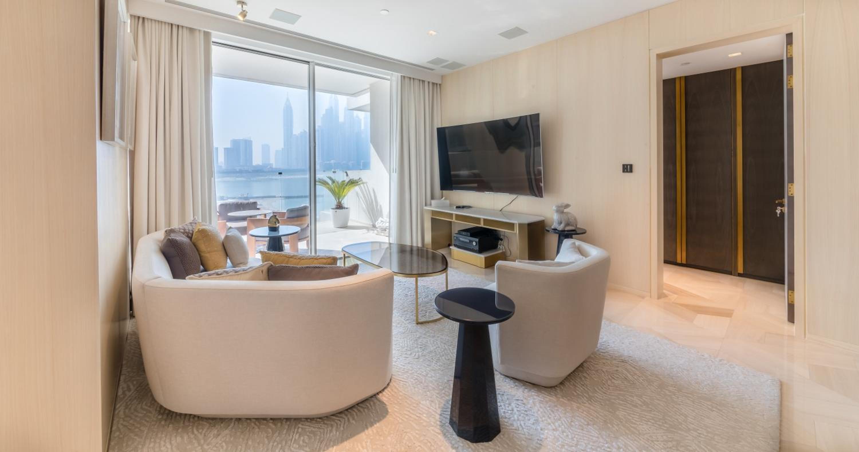 Maison Privee - Luxury Sea View Apt in FIVE Resort on The Palm