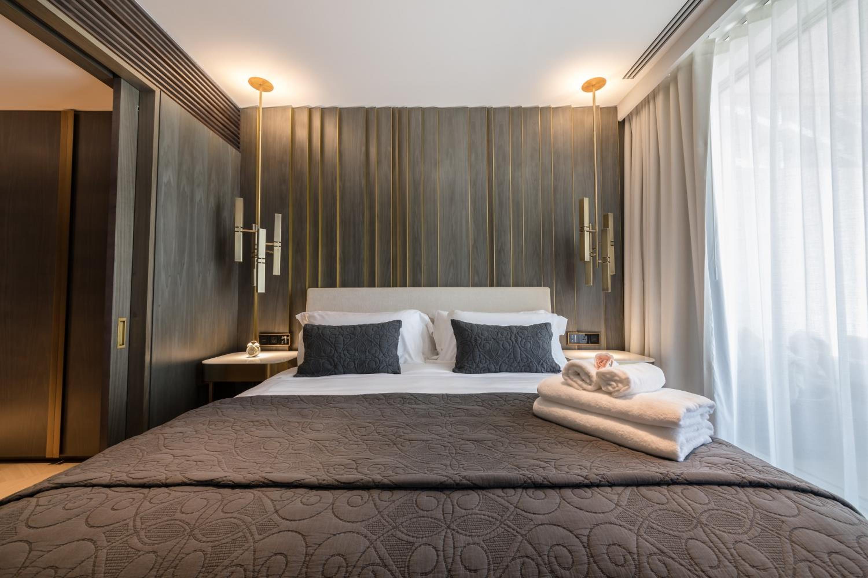 Maison Privee - Luxury Sea View Apt in FIVE Resort on The Palm
