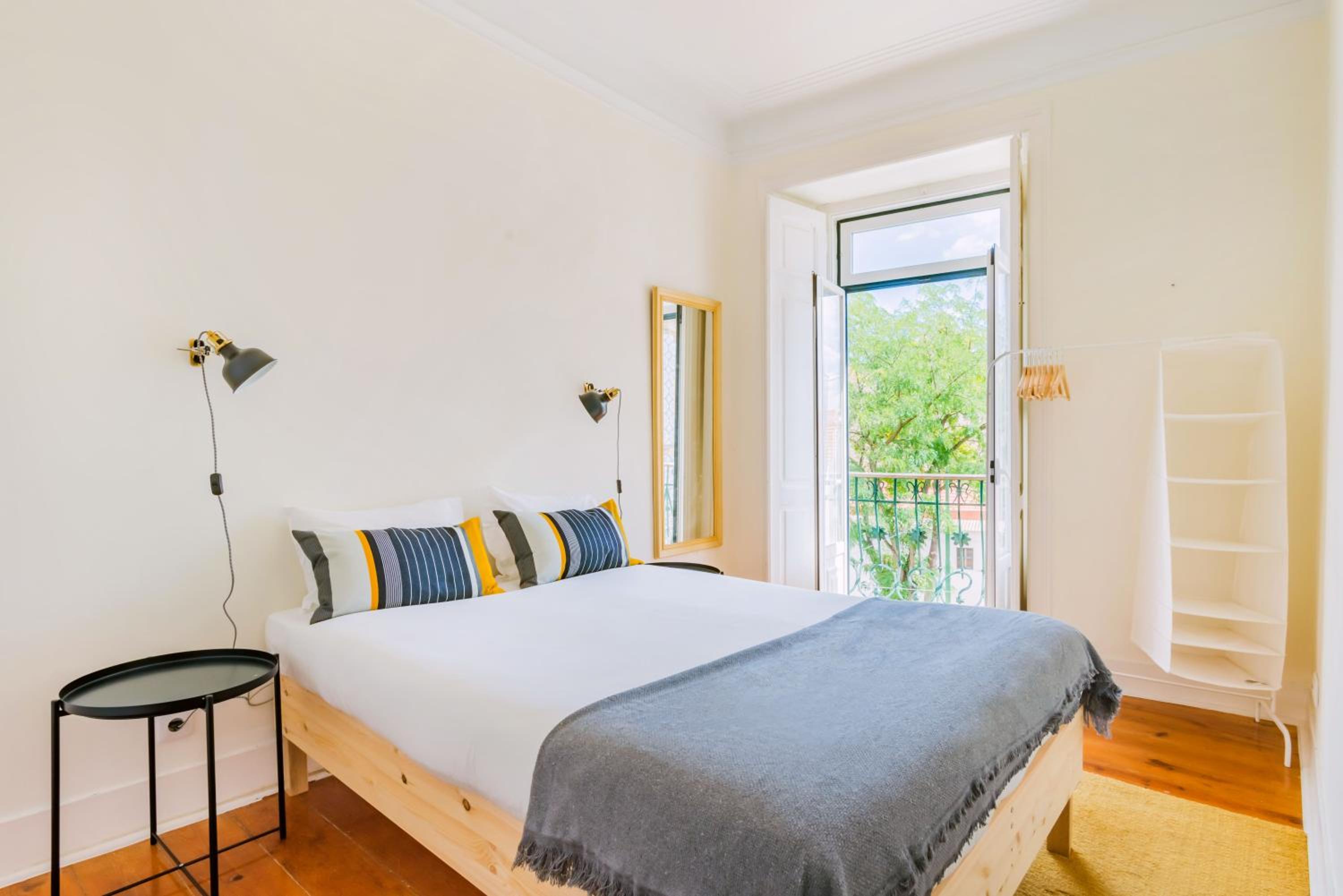 My Graça Flat with Balcony | Lisbon view 3