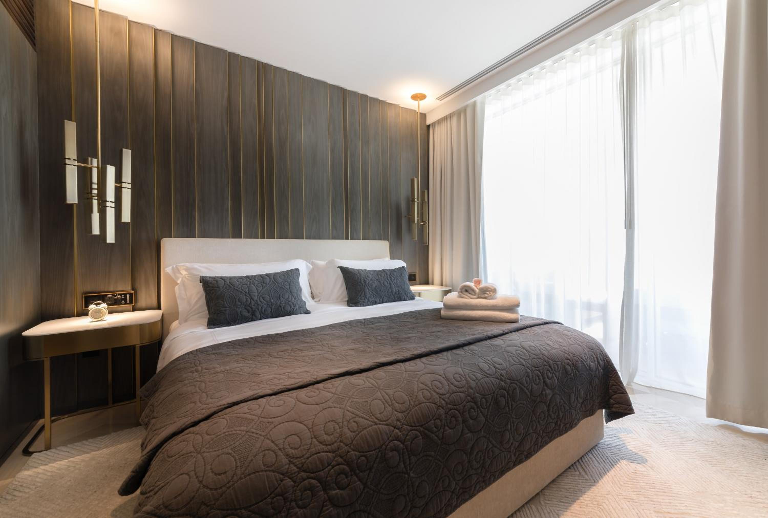 Maison Privee - Luxury Sea View Apt in FIVE Resort on The Palm