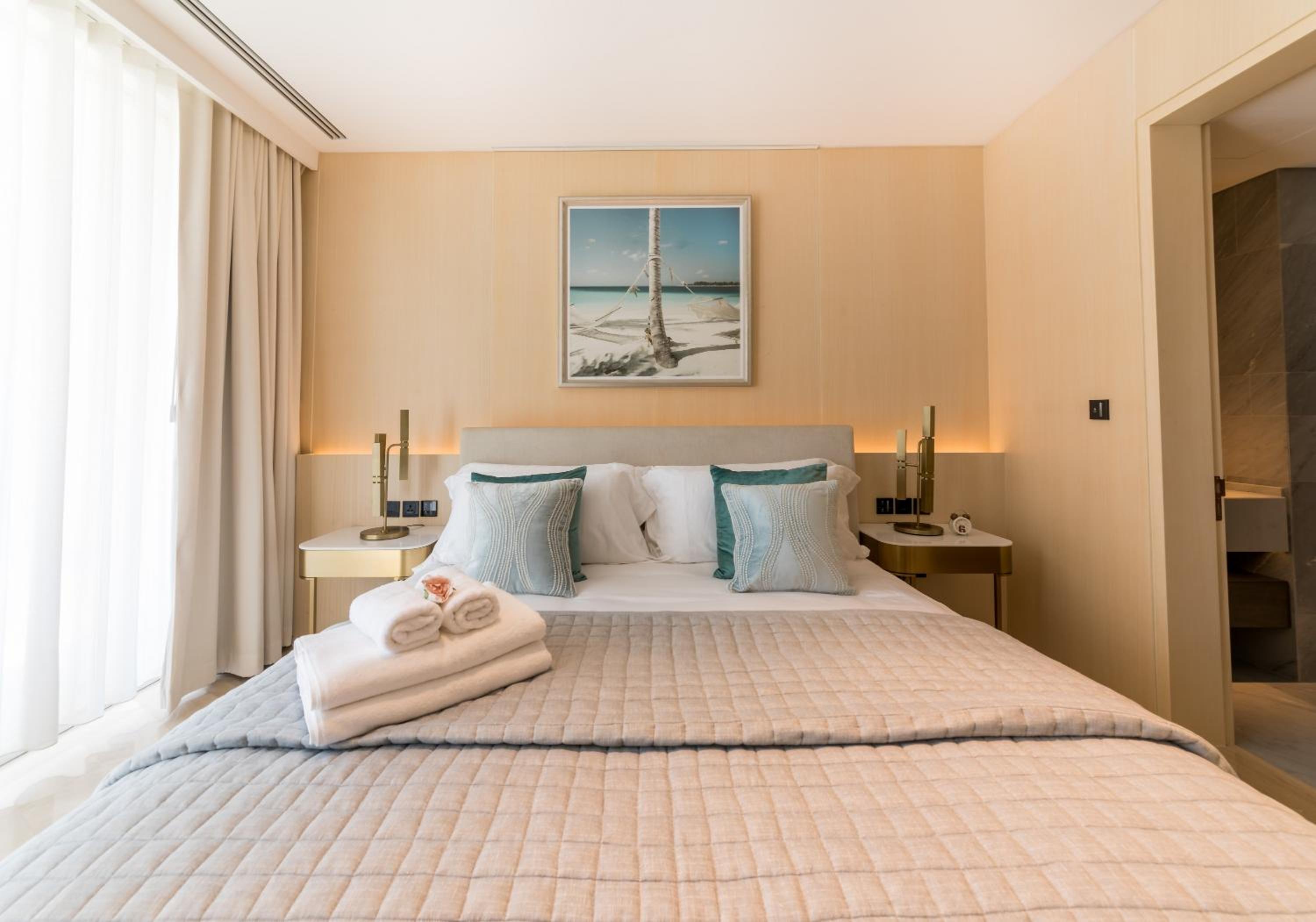 Maison Privee - Luxury Sea View Apt in FIVE Resort on The Palm
