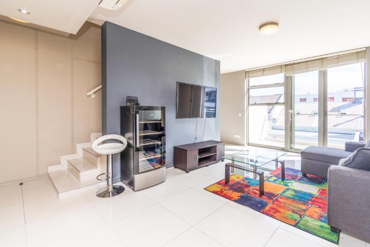 2 Bed Green Point Apartment, Cape Town, photo 5 of 16